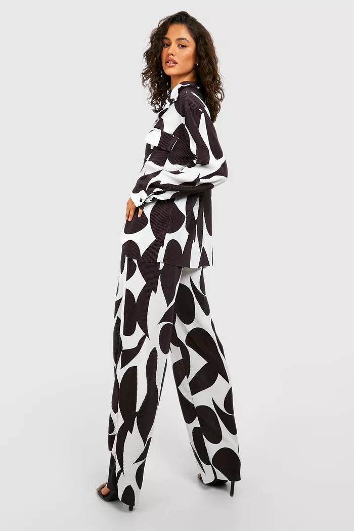 Abstract Plisse Wide Leg Trouser | Boohoo.com (UK & IE)