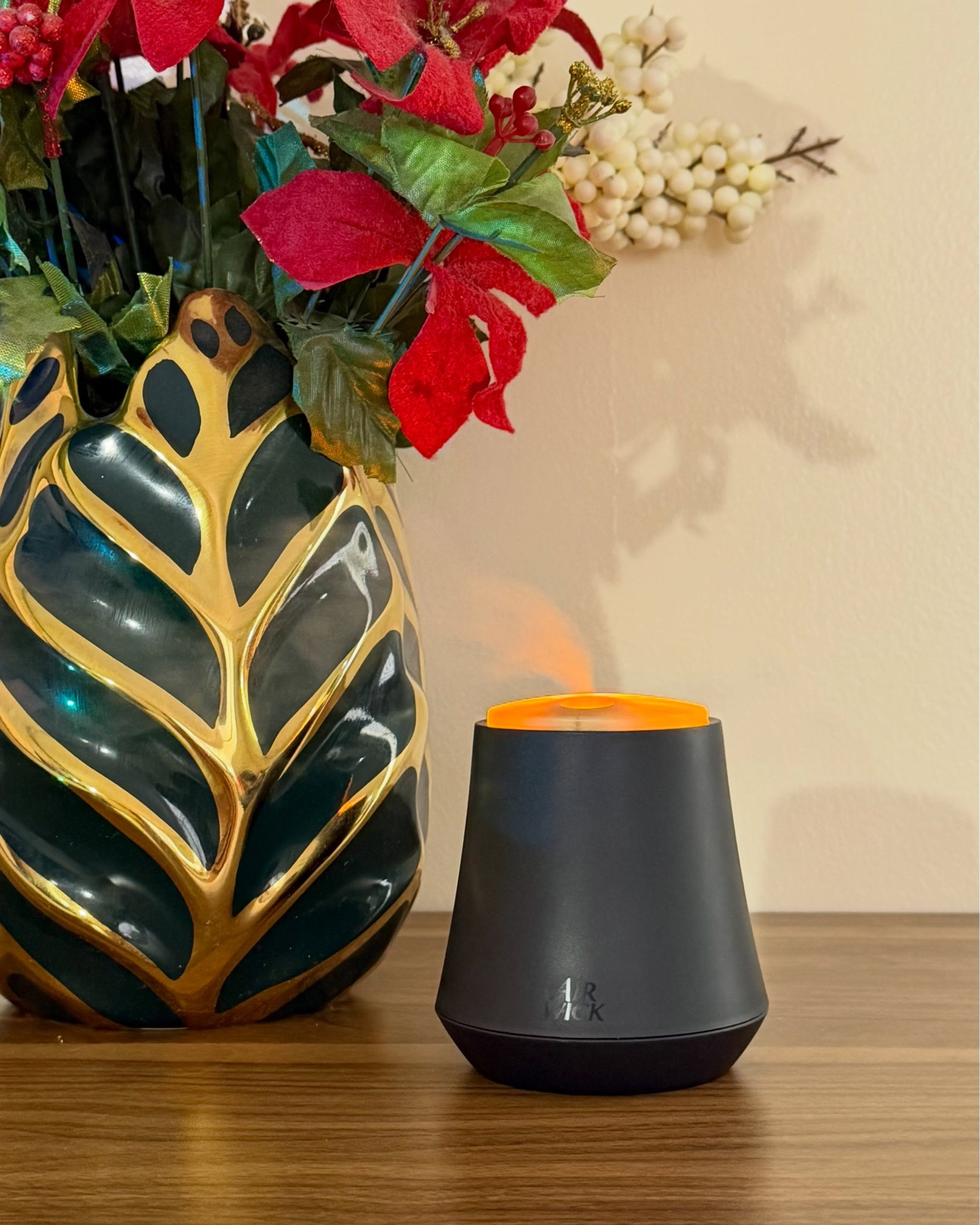 Relax the atmosphere in second. Minimalist diffuser with pleasant aromas. It is not only a decoration, it transforms the space with its pleasant aroma and light

@influenster #complimentary #AirWick #EssentialMist #fragranceyourhome #alwaysinviting @airwickus