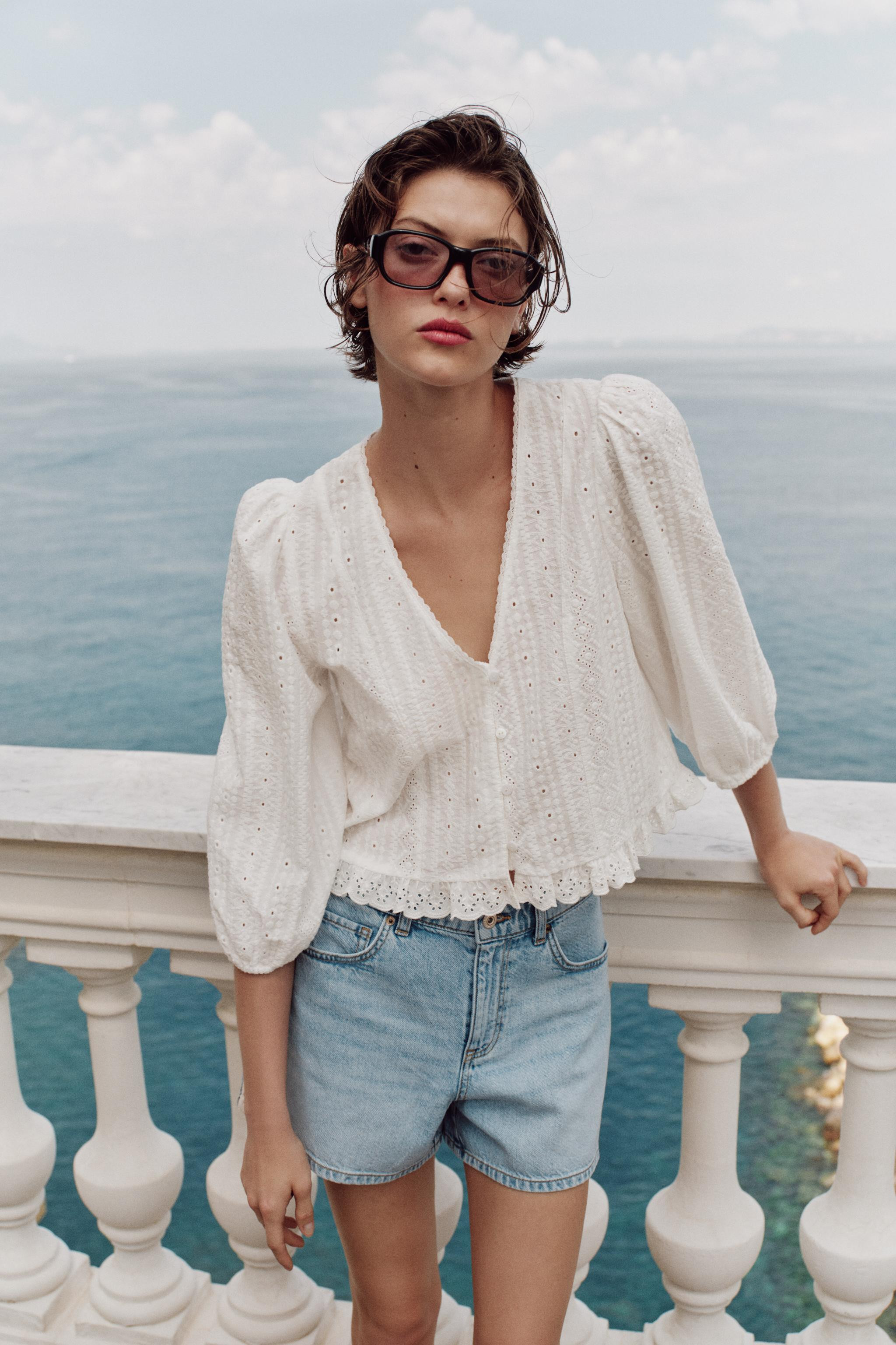 BLUSE MIT LOCHSTICKEREI | Zara DE
