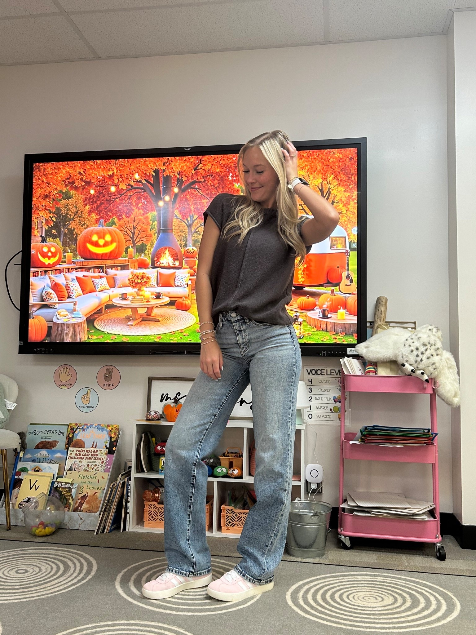 FriYAY! Love these jeans from Buckle (finally “baggy” jeans that fit me!!!) 