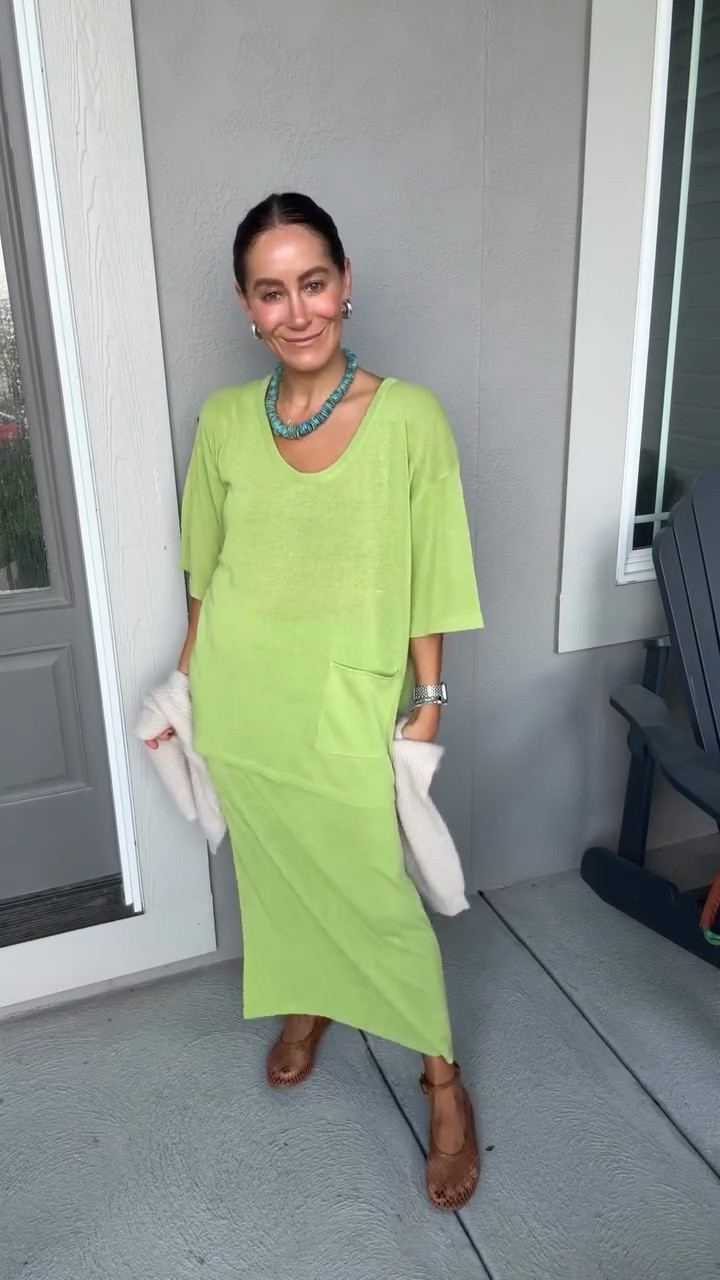 Patient: you look like you should be on a beach 
Me: say less 🐚☀️🏝️

This set is from Zara-got it in France this summer 
Cardigan coming to Habibi soon & she’s perfection!! So soft & cozy but elegant at the same time 🤌🏽

Bag @rotunda.co 
CODE: HABIBI20

#ootd #petite #skirtset