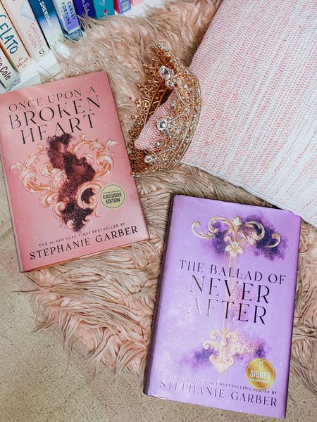Once Upon a Broken Heart in The Ballad of Never After! 💗💜👑 I’m so happy to finally own these! ✨ I’ve seen so many good things about this series and can’t wait to read it! 📖 These are so pretty and I don’t usually go for a hardback book but these are the exception. 📚 Have you read this series and what are your thoughts? 🤔