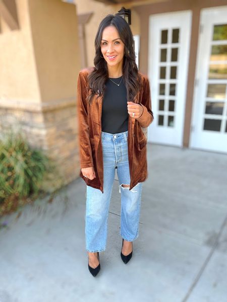 Who else is loving velvet this year? 

If you’re anything like me and still deciding what to wear for Thanksgiving, I thought I would double up on fashion inspo this week!

This brown velvet blazer from Amazon would make such a fun look for the holiday and also be great to mix and match with so many looks throughout the fall and winter seasons.

Sale 

#LTKSeasonal #LTKHolidaySale #LTKHoliday
