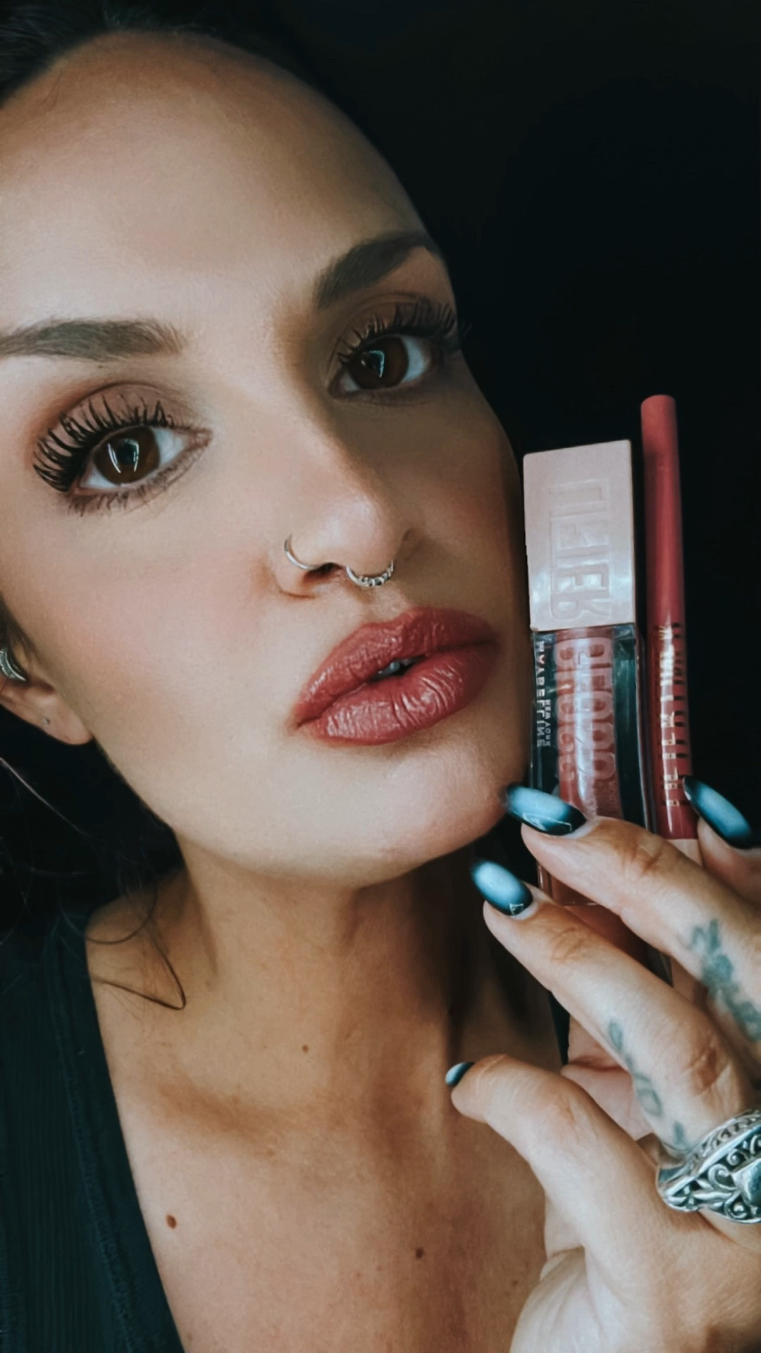 These two together!!? 😍 AMAZING DUO!

Lifter liner: “Line Leader”
Lifter gloss: 03 “Moon”
(I posted them from Ulta and Target)

#lipgloss #makeup #spring #summer 

#LTKBeauty #LTKStyleTip #LTKSeasonal