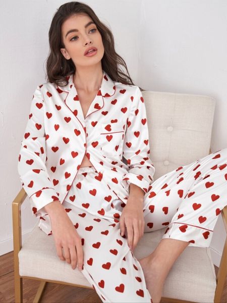 #ValentinesDay is right around the corner and I’m obsessed with these heart pajamas - the Heart Print Contrast Binding Satin Night Set! ❤️❤️

#heartprint #pyjamas #vday #pjset

#LTKSeasonal #LTKunder50