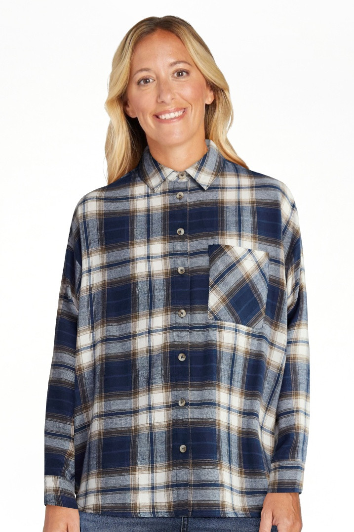 No Boundaries Slouchy Flannel Shirt with Side Pockets, Women's | Walmart (US)
