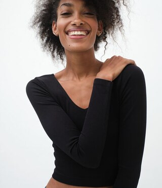 Long Sleeve Seamless V-Neck Crop Top | Aeropostale