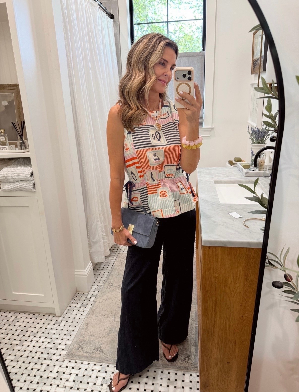 I’m 5’6’’ -top on sz XS @Spartina 449 -pants TTS -Bag is linked in my ShopMy https://go.shopmy.us/p-58027600 #LTKootd

#LTKootd #LTKOver40