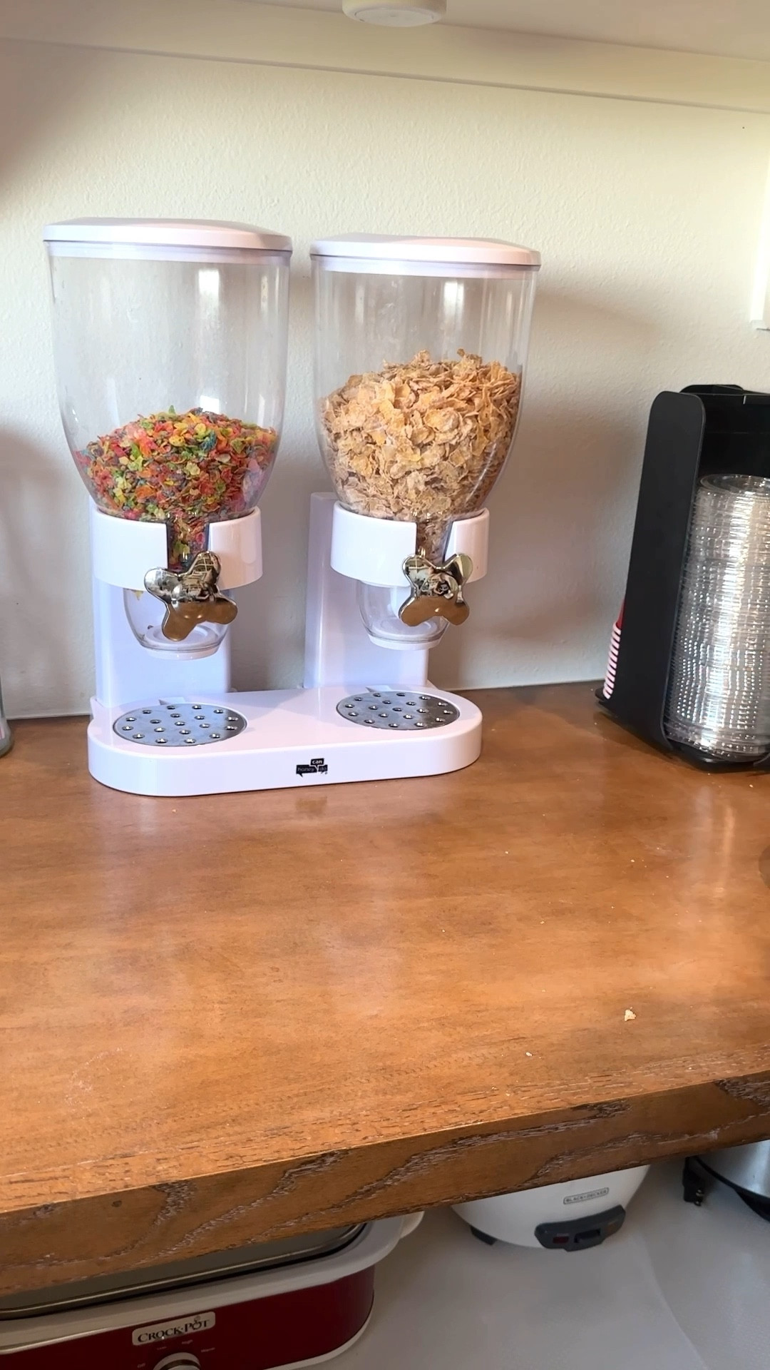 Cereal and snack dispenser! Great for cereal, nuts, rice, candy, etc. 

Kitchen Favs | pantry organized | 

#LTKhome #LTKVideo #LTKsalealert