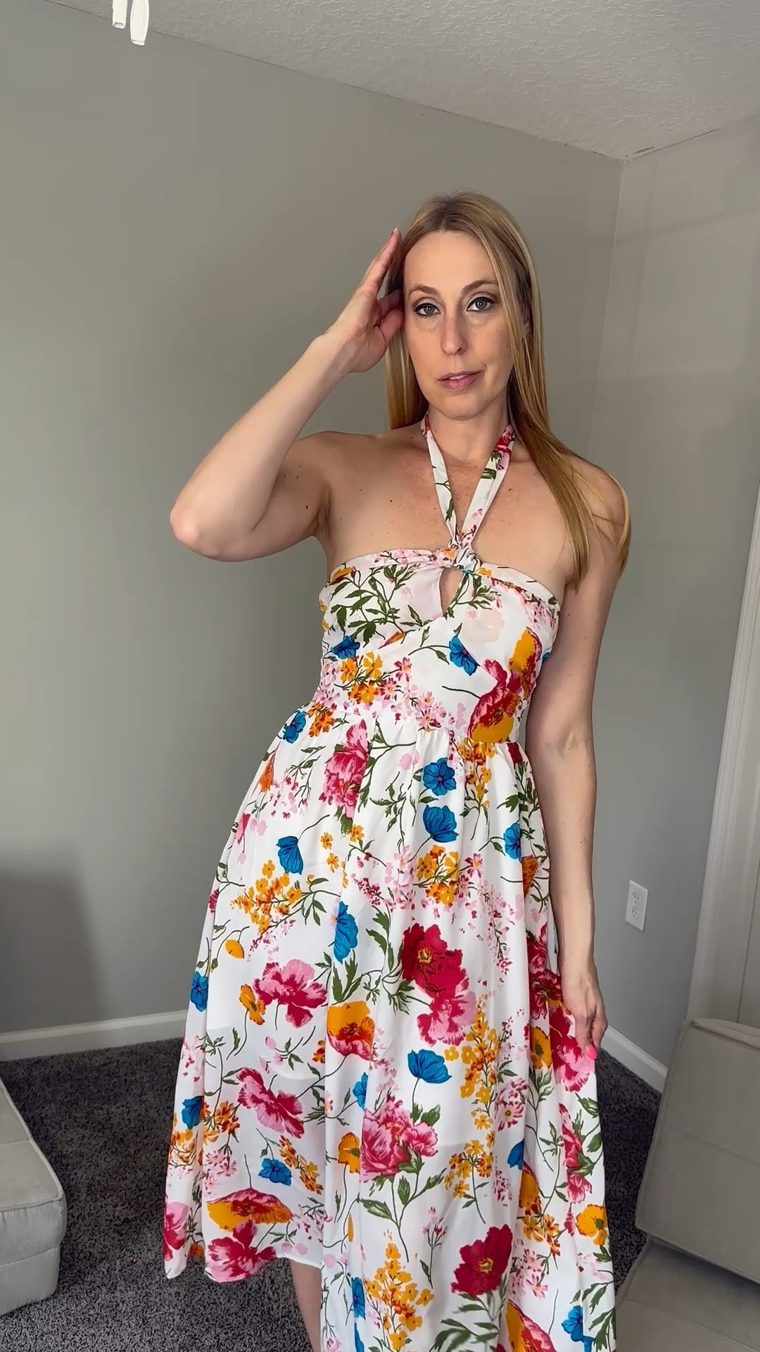 Floral summer colorful midi dress 
🤍the halter style is perfect for summer 
🤍 a cute option for brunch or a picnic
🤍 fits true to size, wearing size small and I am 5’10”