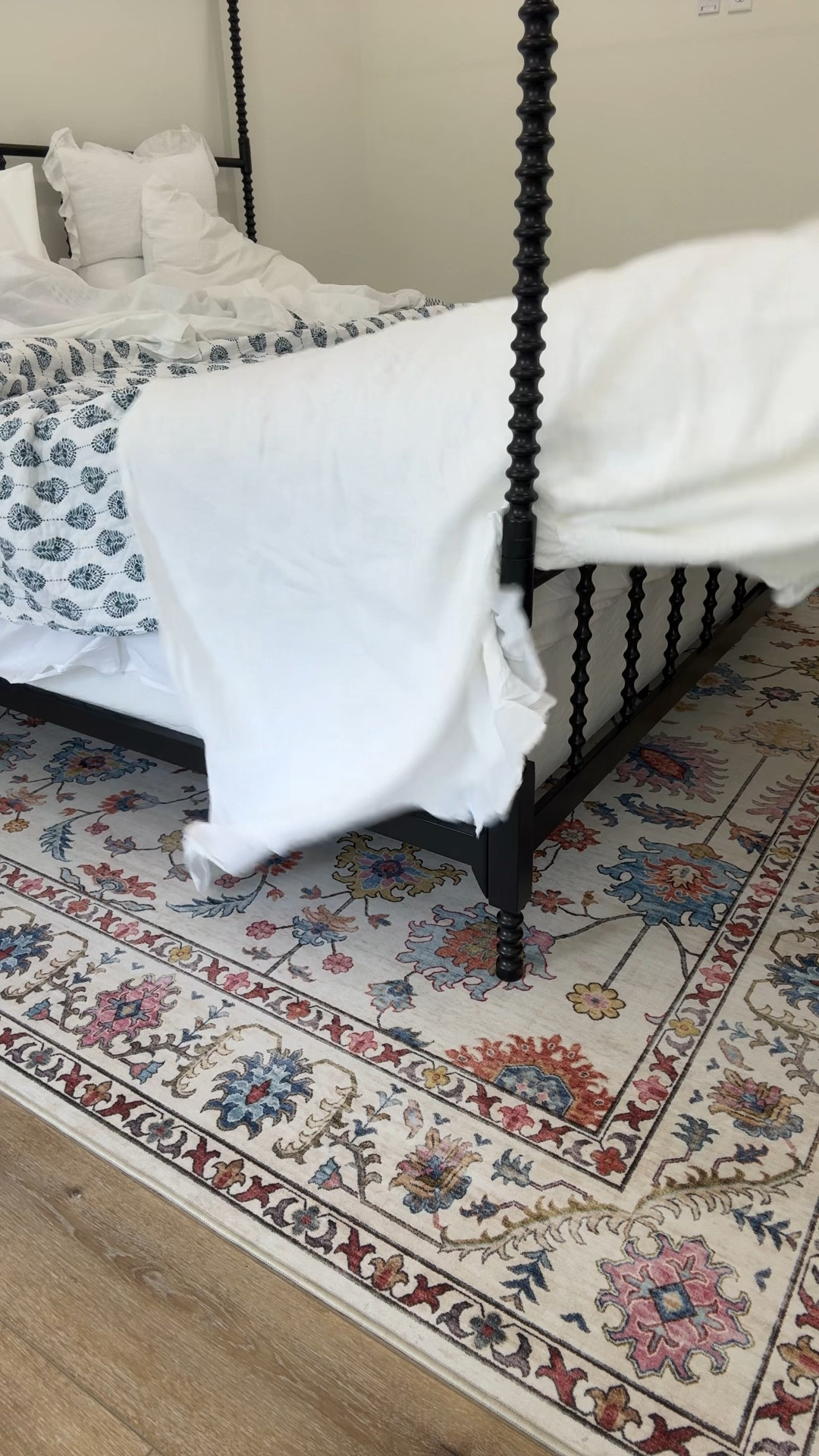 Bedding Details


#LTKVideo #LTKHome #LTKStyleTip