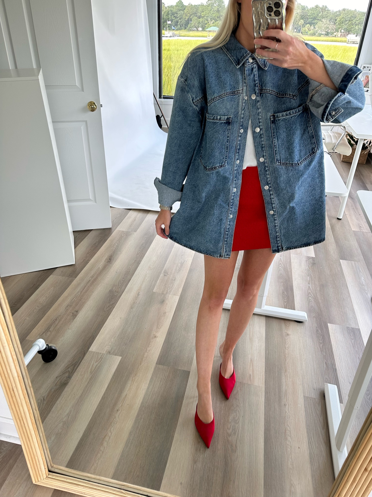 The best denim overshirt ever. And ONLY $34 !!!! 

#LTKFallSale #LTKFindsUnder50 #LTKSeasonal