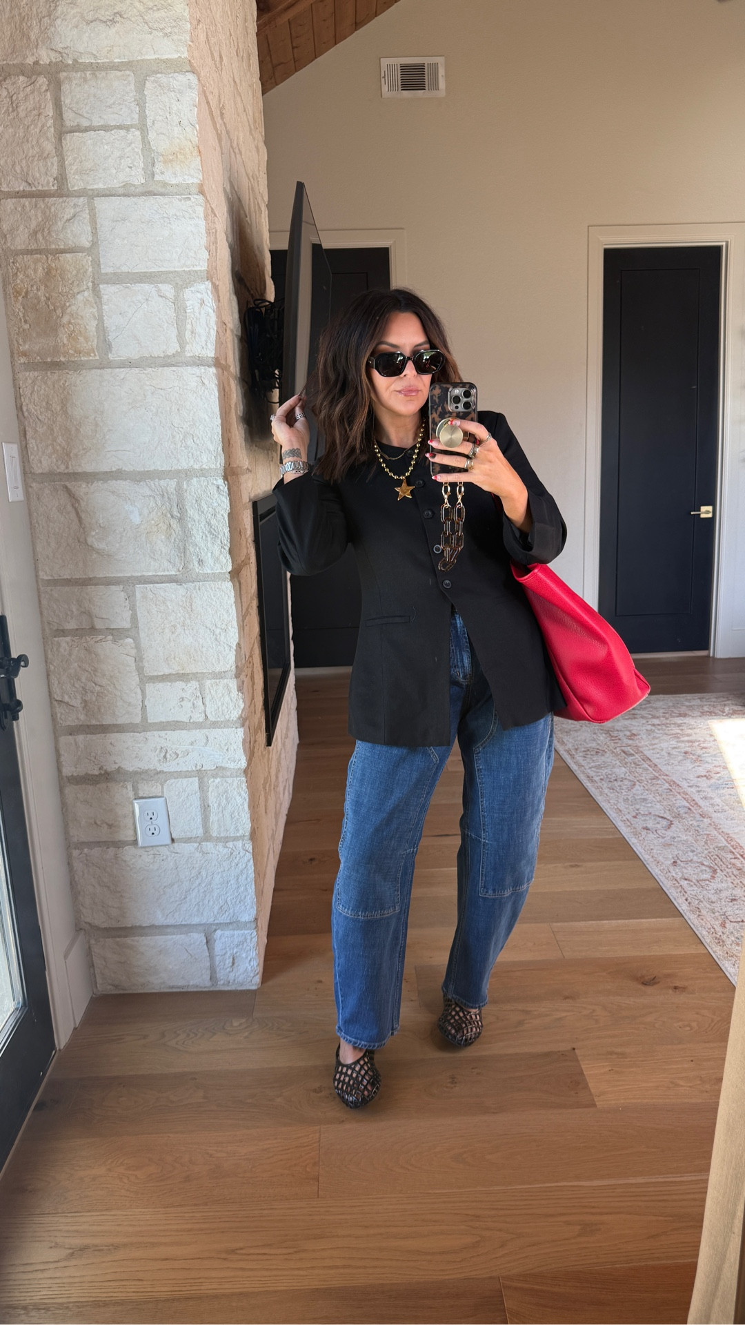 Old navy is 40% off
Blazer: large (you want more fitted)
Jeans: true to size 


#LTKSaleAlert #LTKFindsUnder50 #LTKFindsUnder100