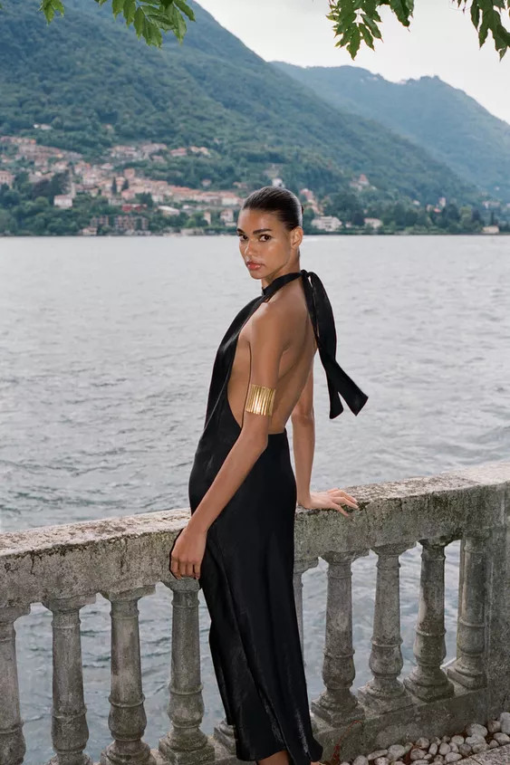 MITTELLANGES NECKHOLDER-KLEID | Zara DE