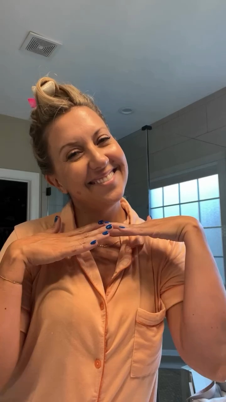 Wash your face! Everyday! #getreadywithme #getunreadywithme #nightroutine #skincareroutine #nightlyroutine #doublecleanse #farmacybeauty #agencyskincare #skincareover40