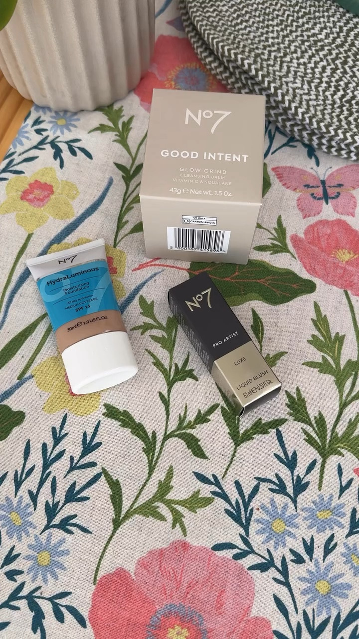 no7 beauty unboxing is here! i can’t wait to try these products out! ⭐️ @no7uk

products mentioned:
— no7 good intent cleansing balm
— no7 hydraluminous moisturising foundation
— no7 pro artist liquid blush in shade ‘pink blush’

#No7Beauty #Unboxing #no7BeautyCommunity #AD

#LTKgiftguide #LTKunboxing #LTKbeauty