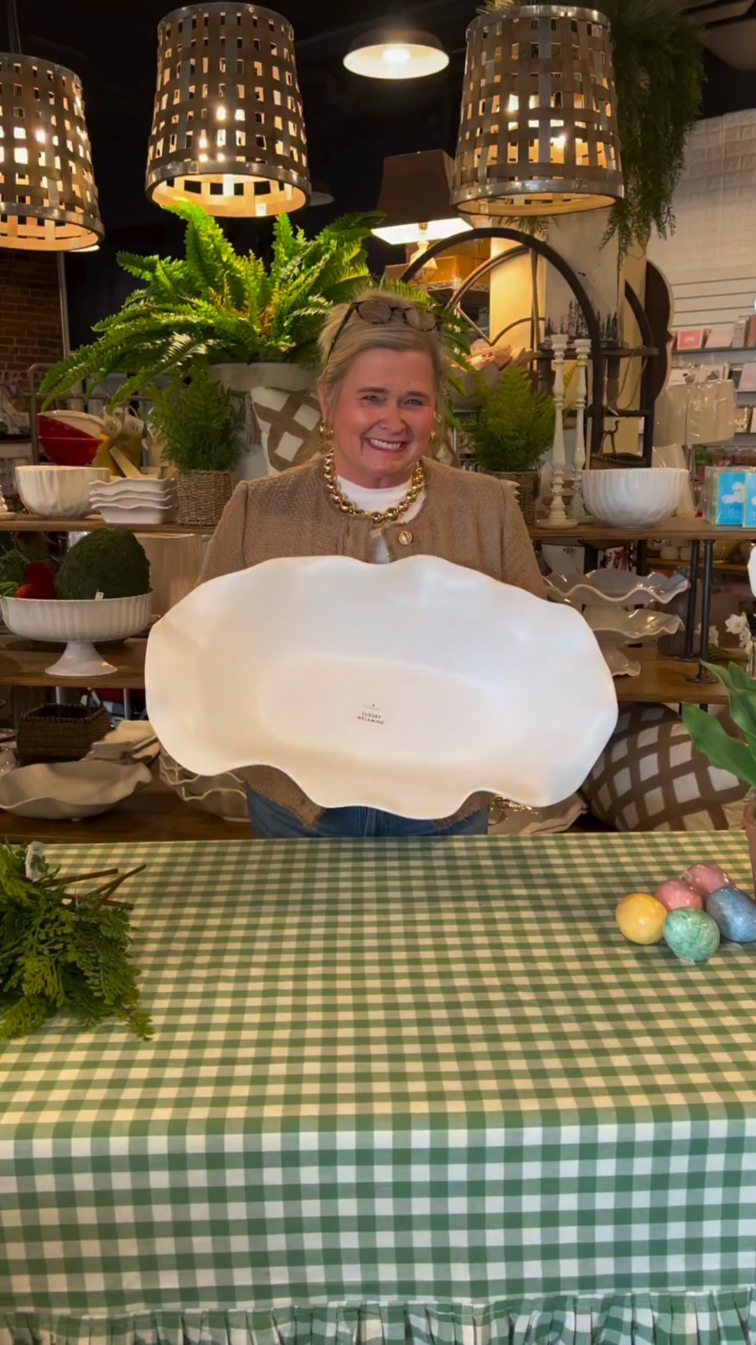 Jami is decorating the big white bowl for spring!🤍🥕👒

Do you like the carrots or the eggs more?!

Comment LINK for a link to these items in our spring section!