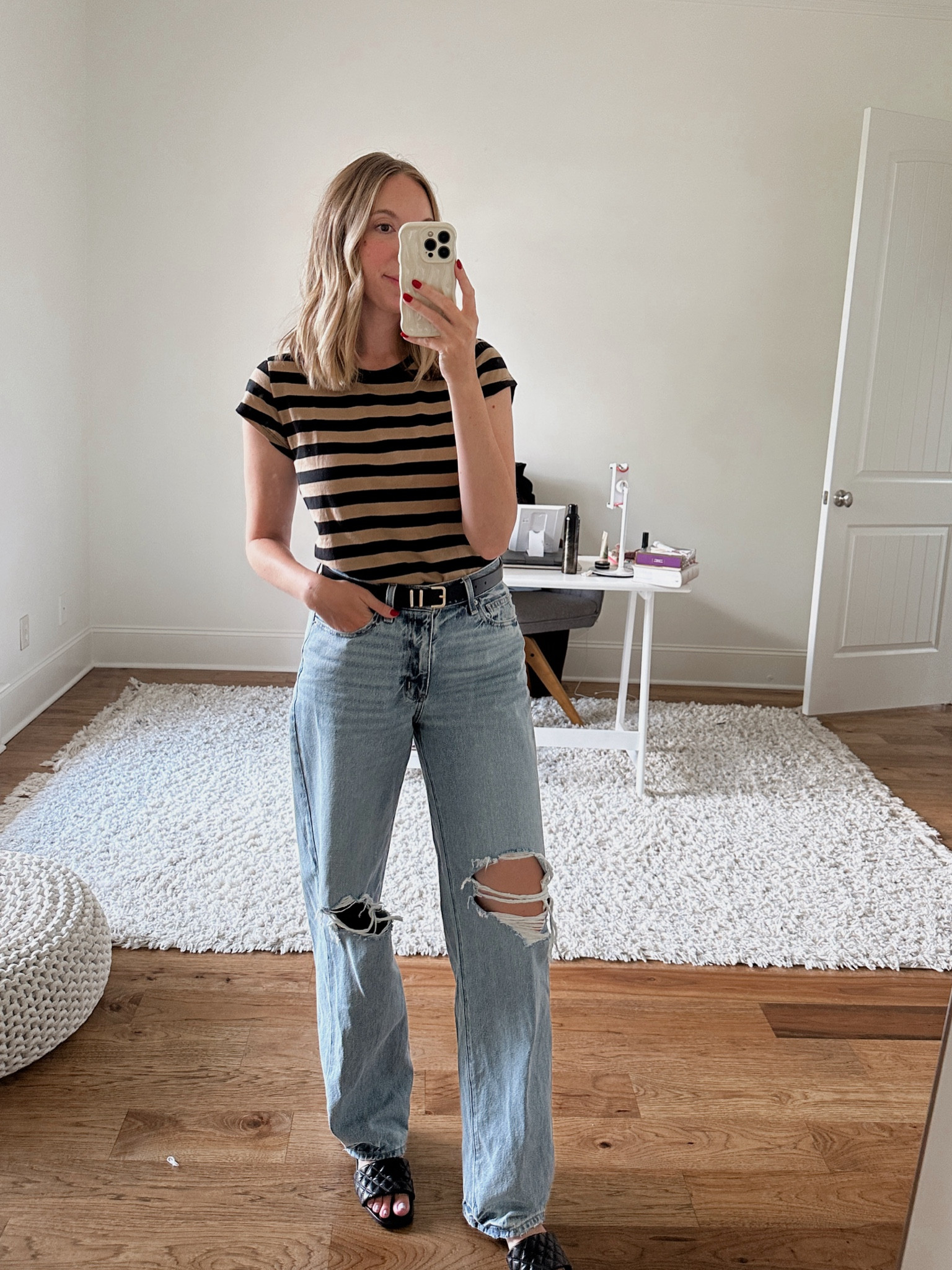 Wide leg jeans outfit idea by BarbiGia. Early fall outfit inspo



#LTKFindsUnder50 #LTKStyleTip #LTKBacktoSchool