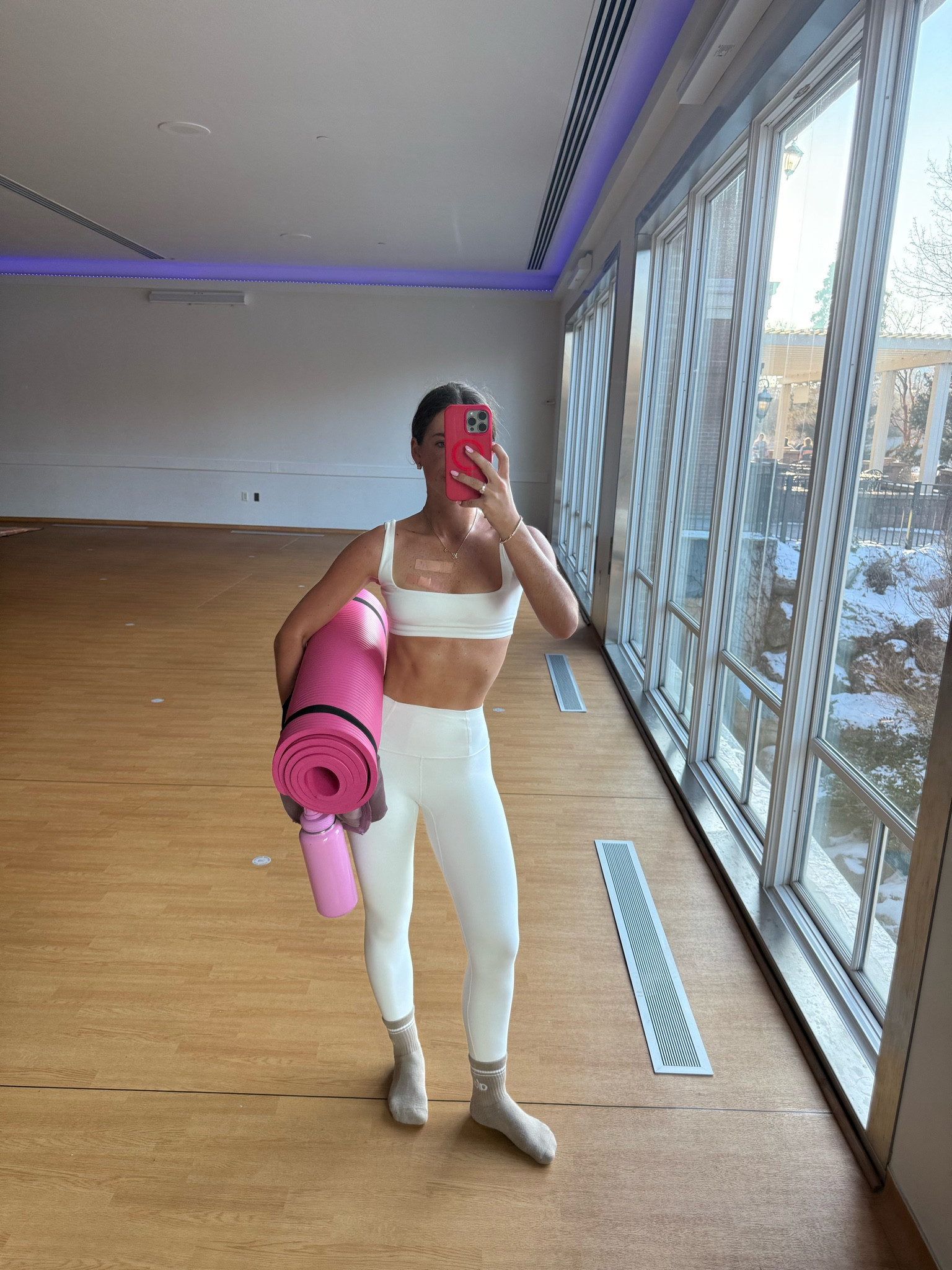 this white set is everything 🤍🤍

#LTKSeasonal #LTKActive #LTKFitness