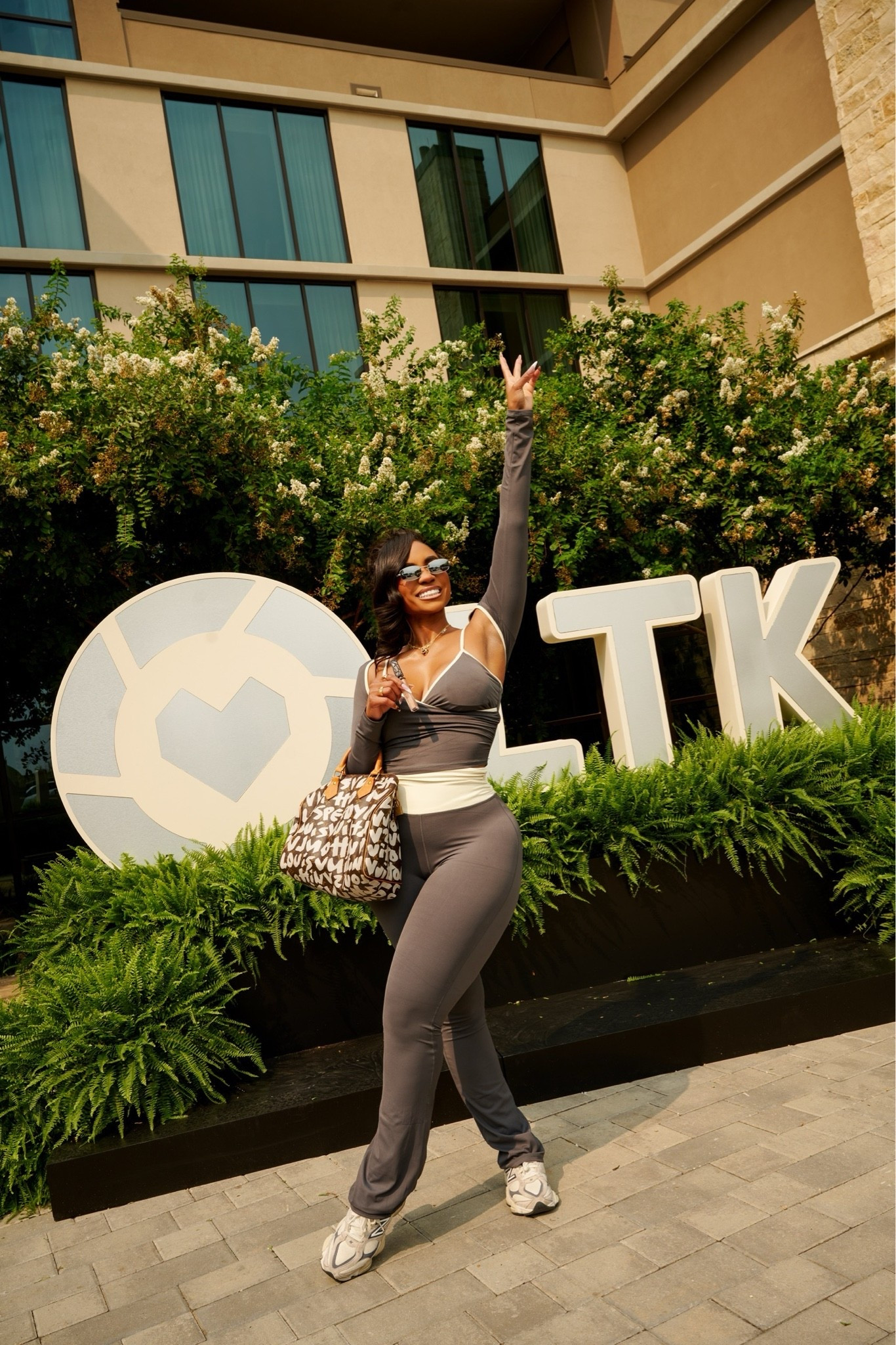 3 piece stylish and buttery soft workout set find!

#LTKootd #LTKActive #LTKMidsize