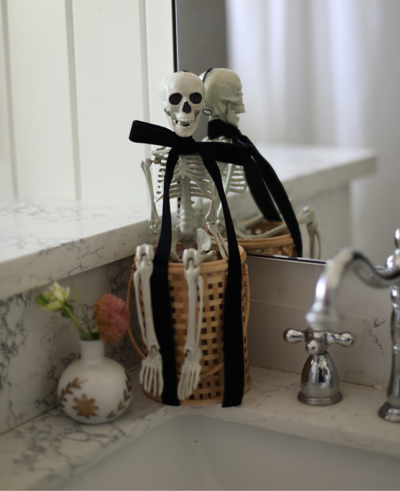 Skeletons + Bow ties = 🖤

Velvet bows on skeletons are a whole vibe and I’m loving it. 



#LTKFindsUnder50 #LTKStyleTip #LTKHalloween