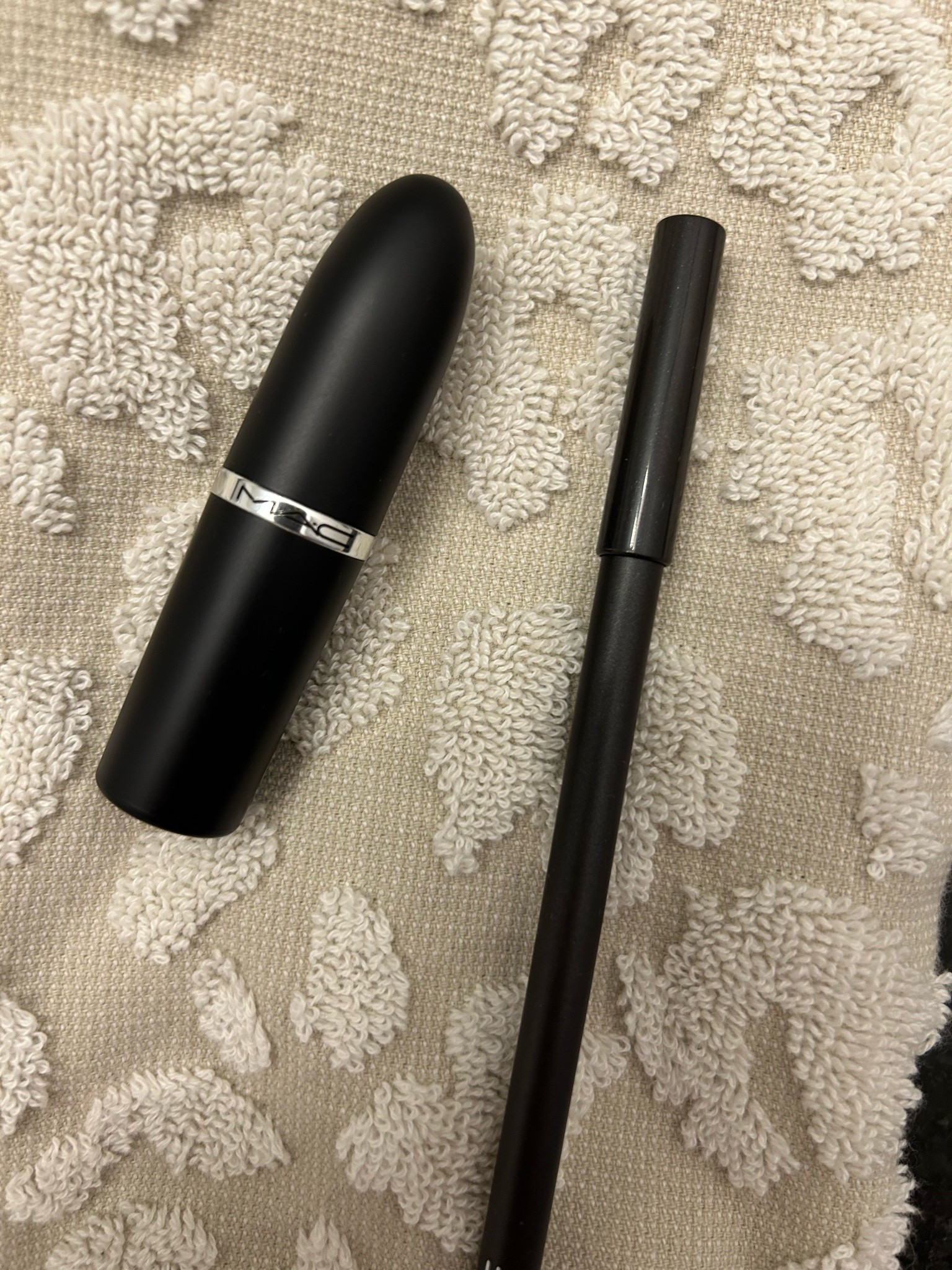 // my fav lip combo for fall!! Shades: mahogany in the lip liner and paramount in the lipstick //