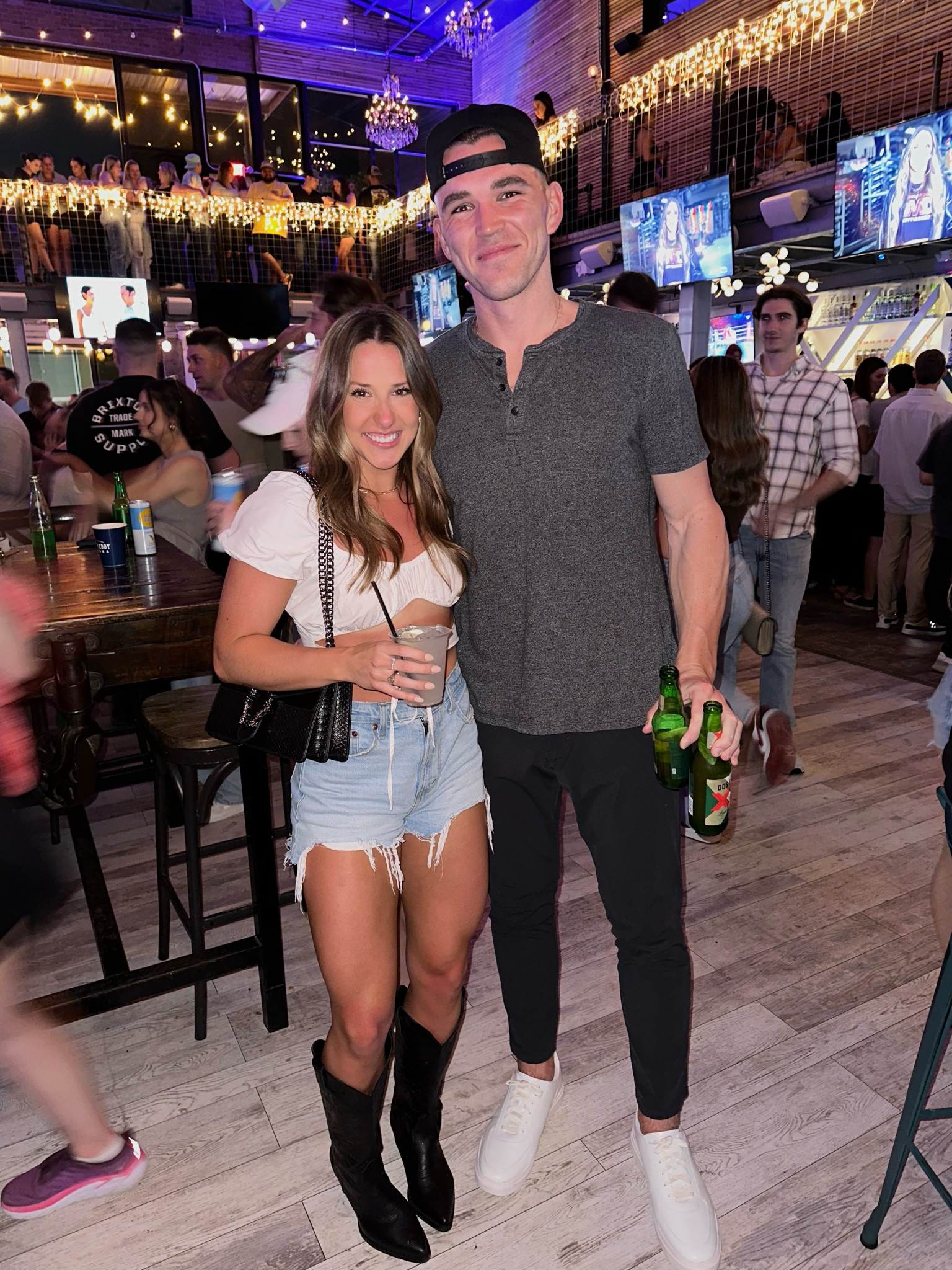 The perfect country bar outfit for date night🤩 still can’t link Amazon yet - the shoes and purse were from there! Size small in top and 25 in shorts! 

#LTKparties #LTKstyletip