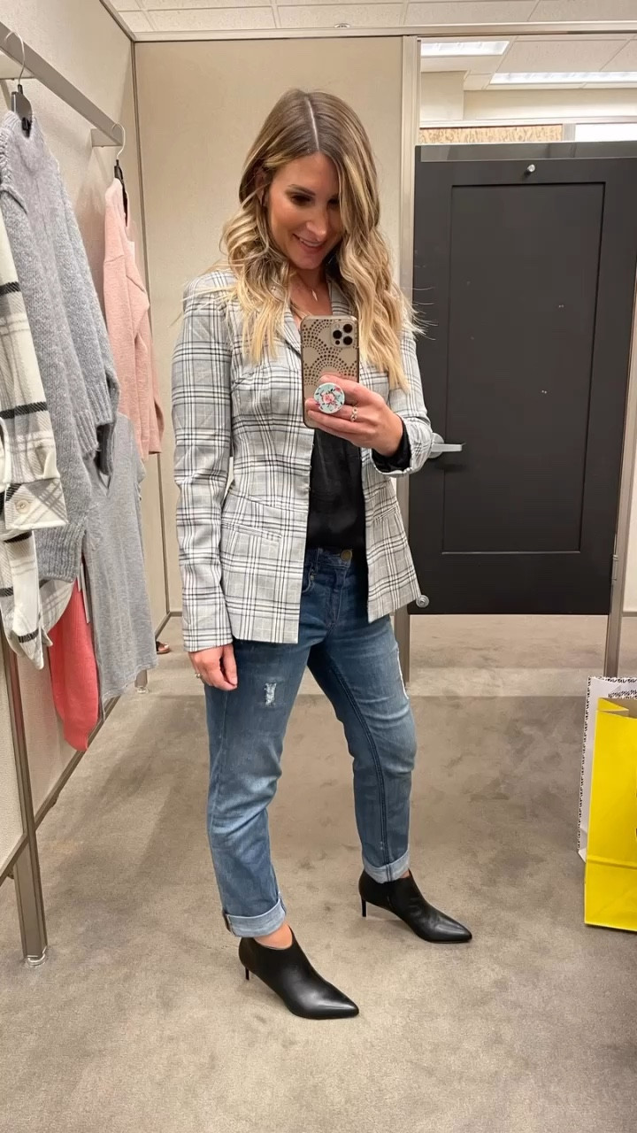 Elastic waist jeans?! Yes, please!! My favorite denim is back in the NSALE this year. Fit is true to size and oh so comfortable. Grab these on sale! 

#LTKSummerSales #LTKxNSale #LTKSaleAlert