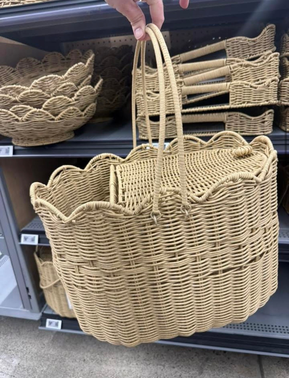 ✨ Under $25, low stock + SO pretty!
I had to have this one 😍 the large size + scalloped edge detail makes it look so much more high-end

add to cart ASAP — this will probably sell out by the end of the day

#LTKdayinmylife #LTKHome