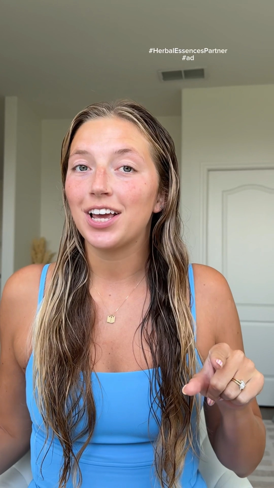 proof you can still have pretty wavy hair, even after having a baby🌸🌞 @HerbalEssences #HerbalEssencesPartner #ad  #CVS #postpartum #postpartumhair