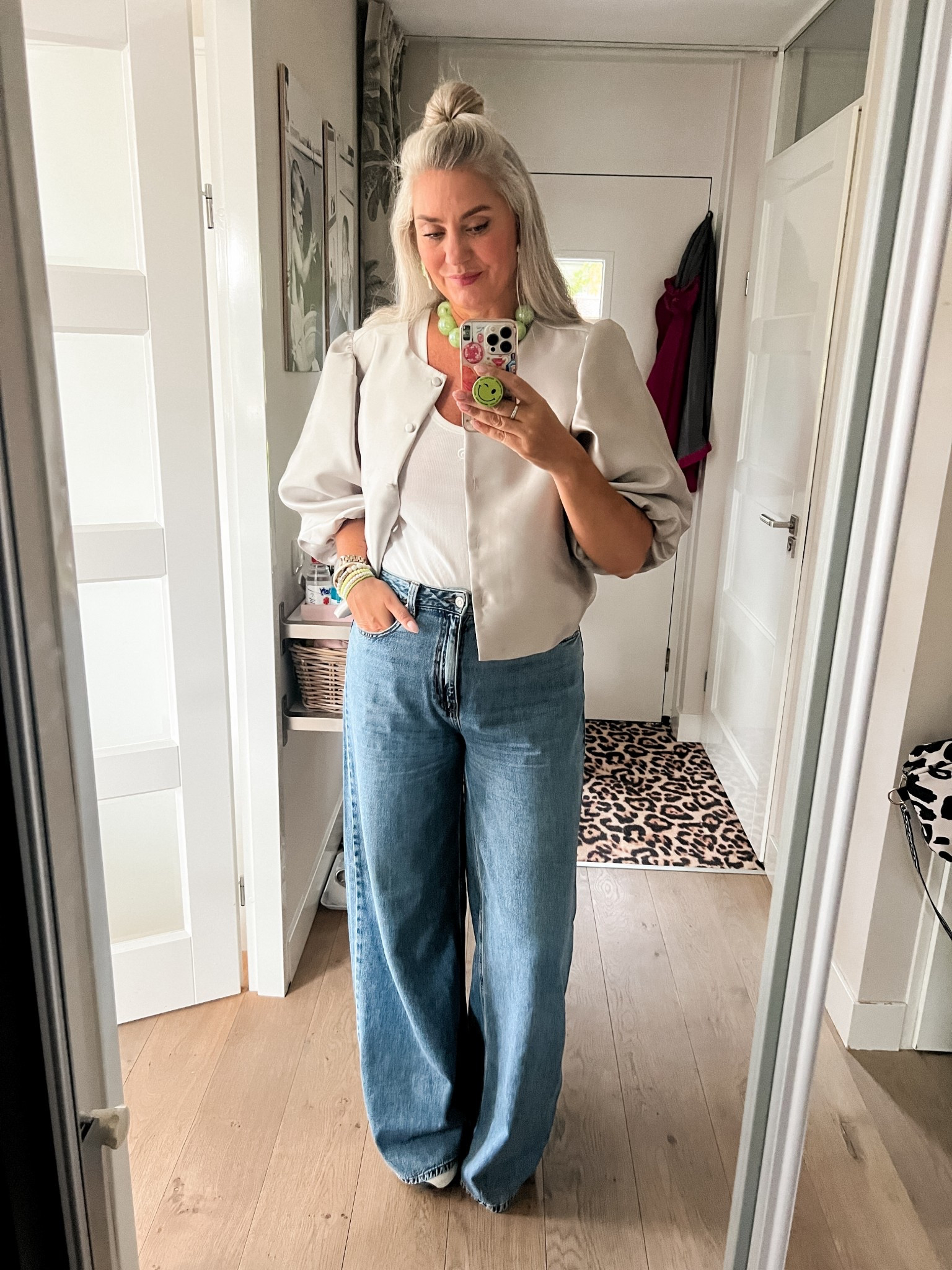 Ootd - Monday. Champagne puff sleeve blazer paired with super wide legged jeans and white tanktop. Chunky sneakers and oversized bauble necklace. 



#LTKeurope #LTKmidsize #LTKnederlands