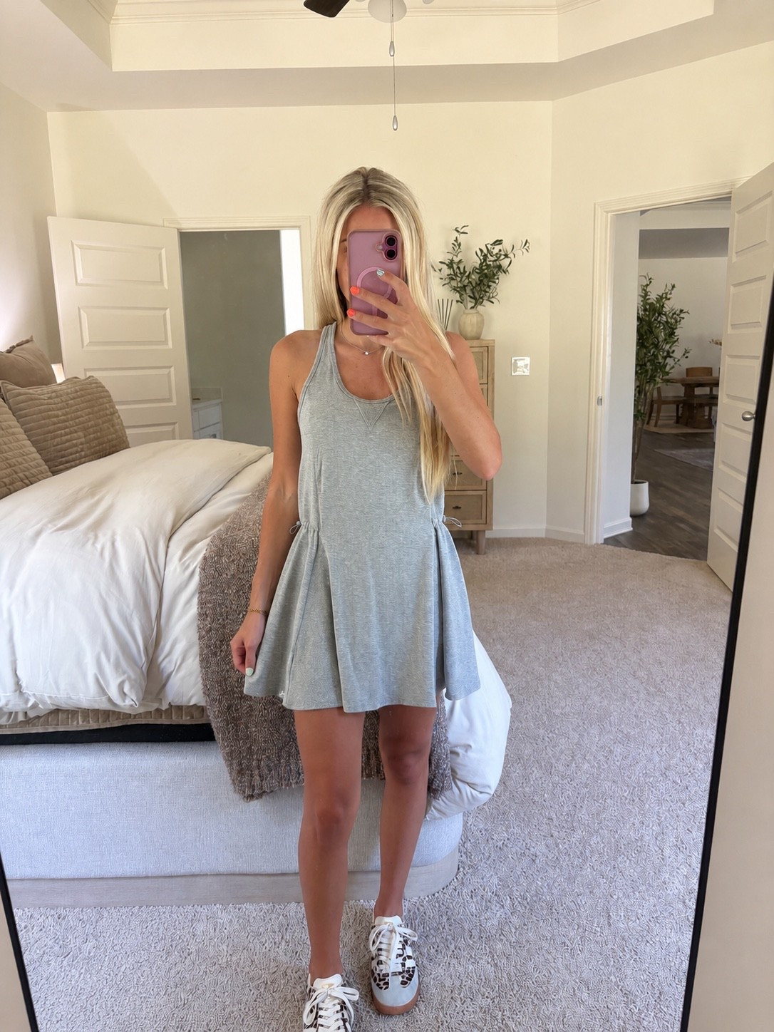 5’2 105lbs wearing a xxs