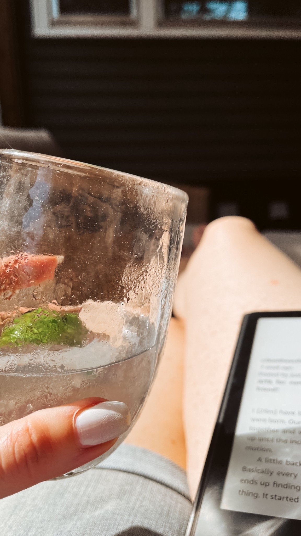 Backyard hangs: featuring the best swivel patio chairs, a perfect summer beach read, and gin + tonics ☀️

#LTKSeasonal #LTKHome #LTKFindsUnder50