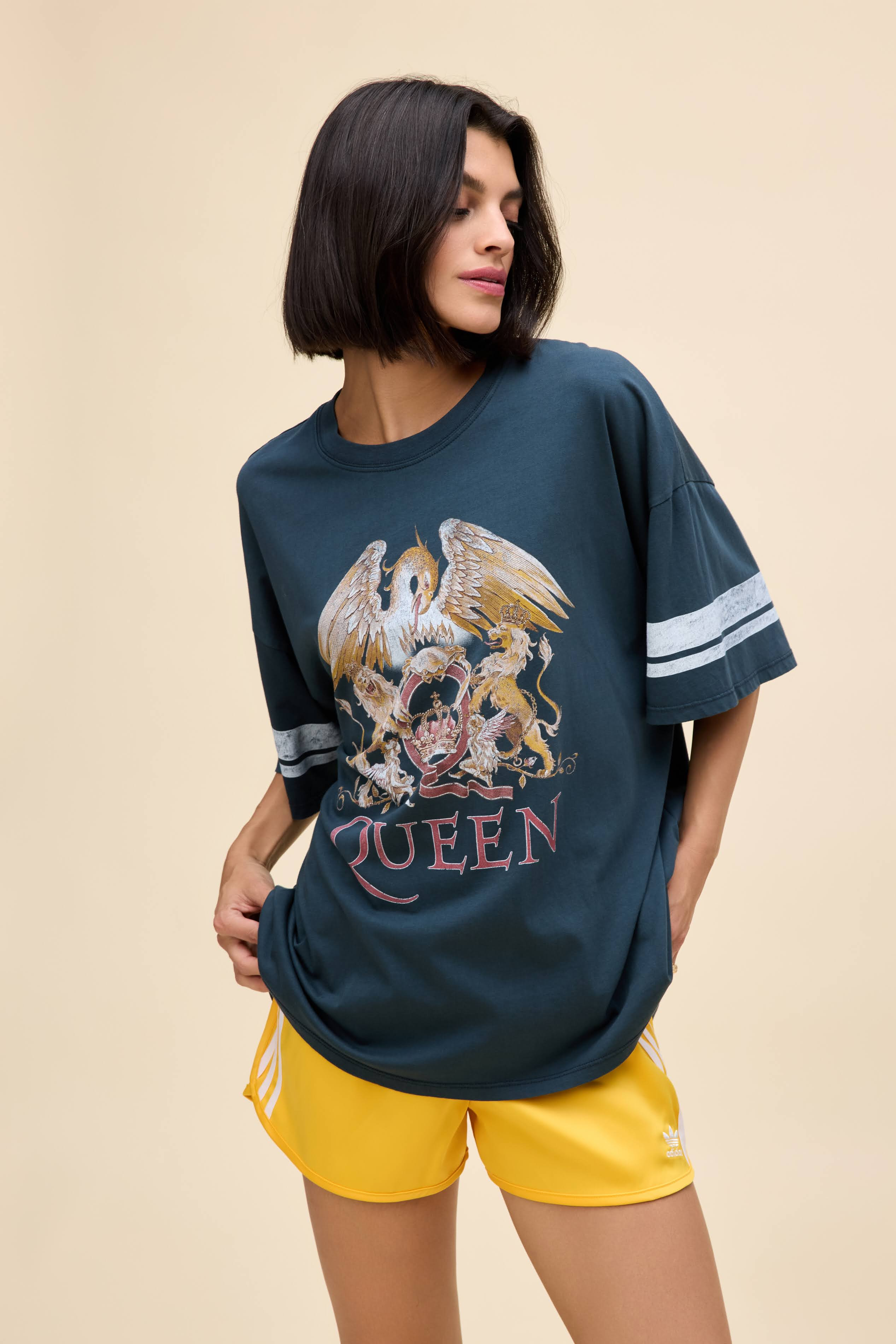 Queen Varsity Crest OS Tee | Daydreamer