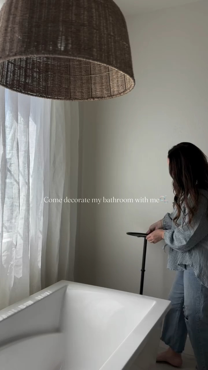 Comment SHOP + Follow along and I’ll send you all the links directly to your inbox! 

Earthy bathroom refresh 🫧

Transforming this space into a calm, spa-like retreat using warm tones, natural textures, and simple styling details that make a BIG difference.

Think: wood accents, soft neutrals, organic shapes, and that effortless “collected” feel we all love. This is your sign you don’t need a full renovation to create a luxury bathroom at home.

Saving this for your next bathroom makeover