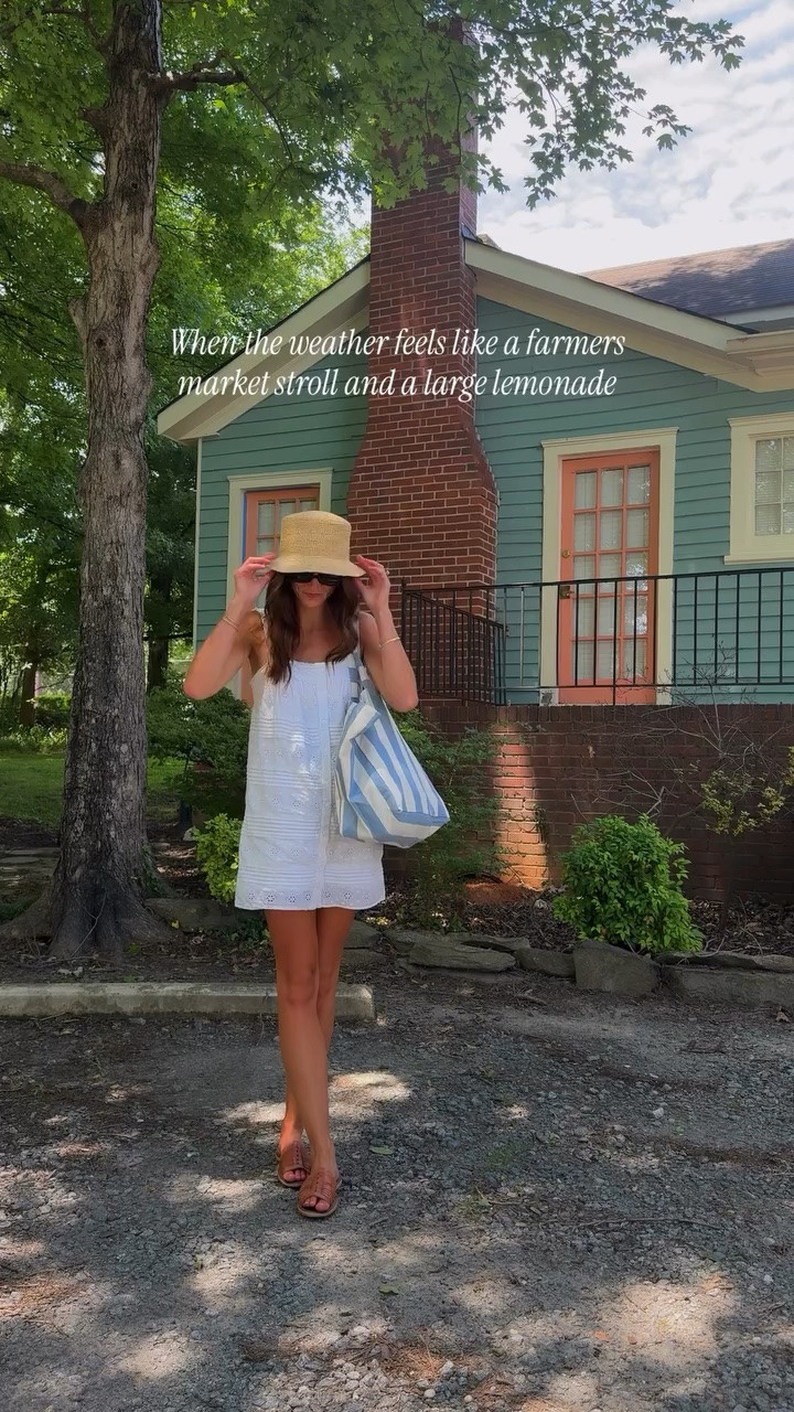 Fill my bag with fresh veggies and flowers and my hands with lemonade and baguettes please and thank you.
