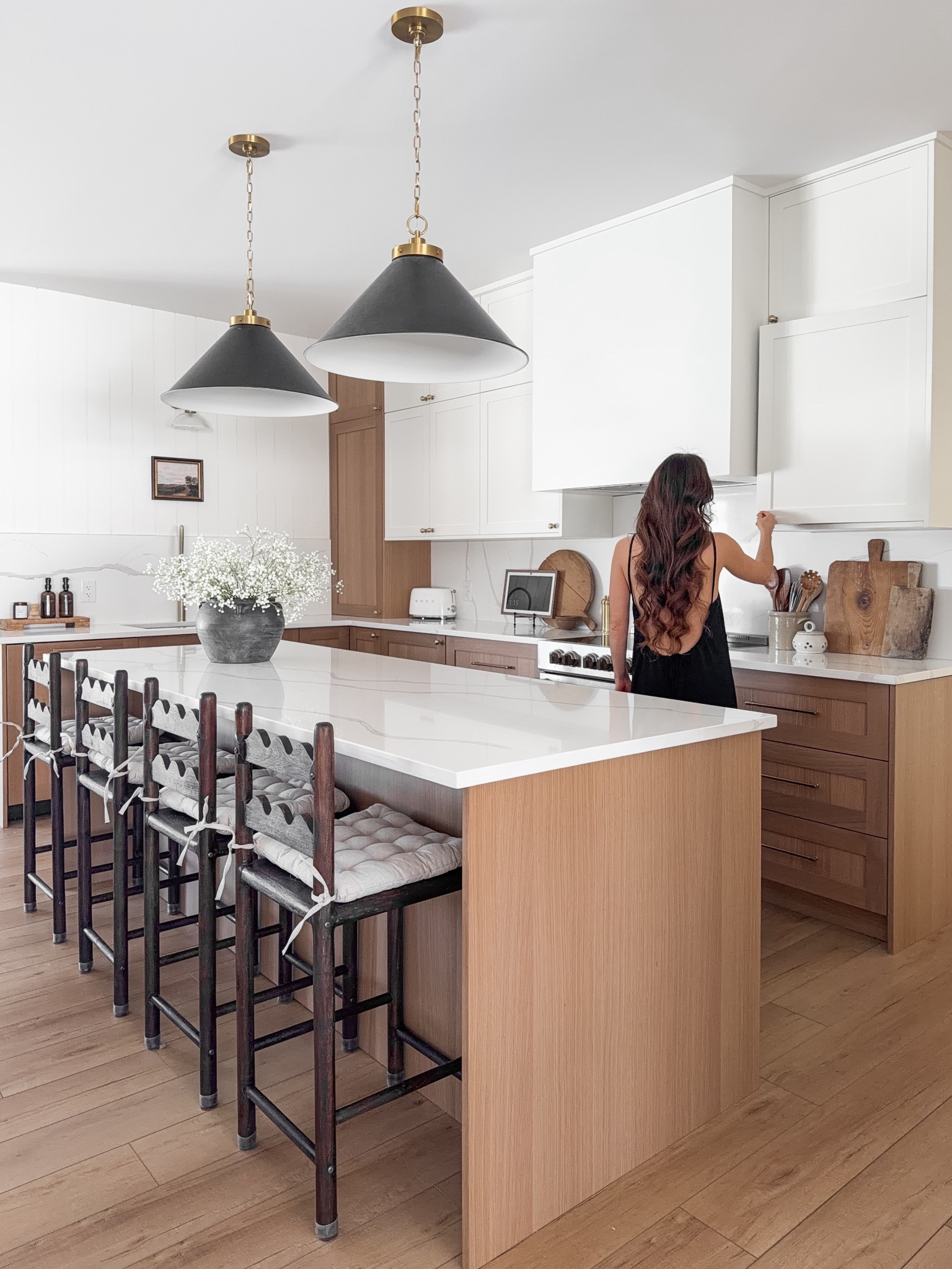 Little kitchen moment 🤎
This space has slowly become one of my favorite corners of the house — warm neutrals, white oak, and those creamy Swiss Coffee cabinets that soften everything just enough.

I linked the pieces I get asked about the most in my LTK… lighting, hardware, decor and a few of my everyday kitchen favorites.

#LTKhome #LTKsale #LTKstyletip
