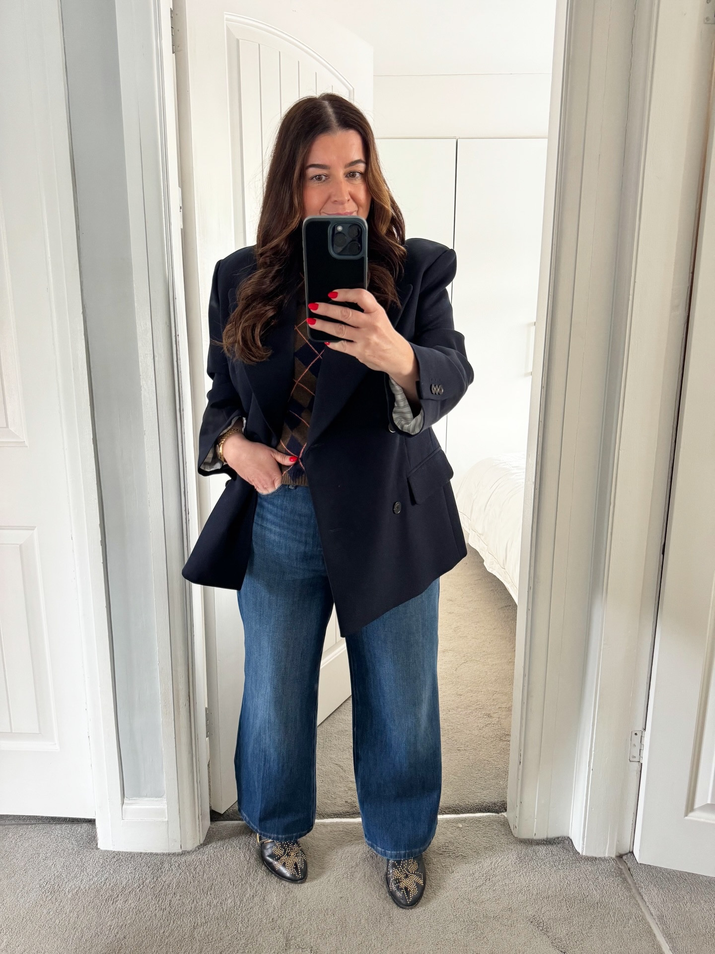 I’ve a fun day ahead as I meet a returning male client for his Personal Styling appointment. We first worked together a number of years ago and it’s time for a wardrobe refresh.

The men are really dominating my diary at the moment and I’m loving it. I’ve a real passion for men’s styling, which actually came as a surprise to me when I trained as a Personal Stylist at @londoncollegeofstyle In fact, I wasn’t at all bothered about men’s styling and wasn’t even considering offering it as a service. Boy was I wrong! I fell in love with it instantly and I was even given a male client for my final assessment - the only person on the course to be given a gent to style for their final assessments. Fast forward to today and my client book is 30% male and it’s growing fast! And why not? Why should us girls have all the fun? 💁🏻‍♀️ 

So if there’s a guy in your life who needs some style direction or you’re a gent lurking out there (I know you’re there!) then please get in touch via www.clarewatkins.com

PS: wore a blazer for the first time in forever and was freezing! Had to throw a coat over. It’s not blazer season yet, sadly. 

personal styling - women’s styling - women’s stylist - styling - style inspo - personal stylist - personal shopper - style inspiration - image consultant - style coach - stylist - fashion stylist - wardrobe stylist - style advice - style inspiration - men’s styling - men’s stylist - men’s personal styling
.
.
.
.
.
#clarewatkinspersonalstyling #mensstyling #mensstylist #personalstylistmanchester #personalstylistcheshire