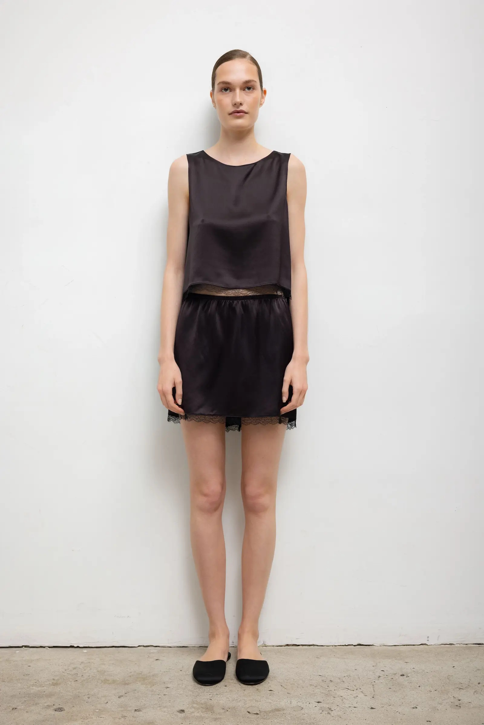 Barb Lace Mini Skirt - Chocolate / L | LESET
