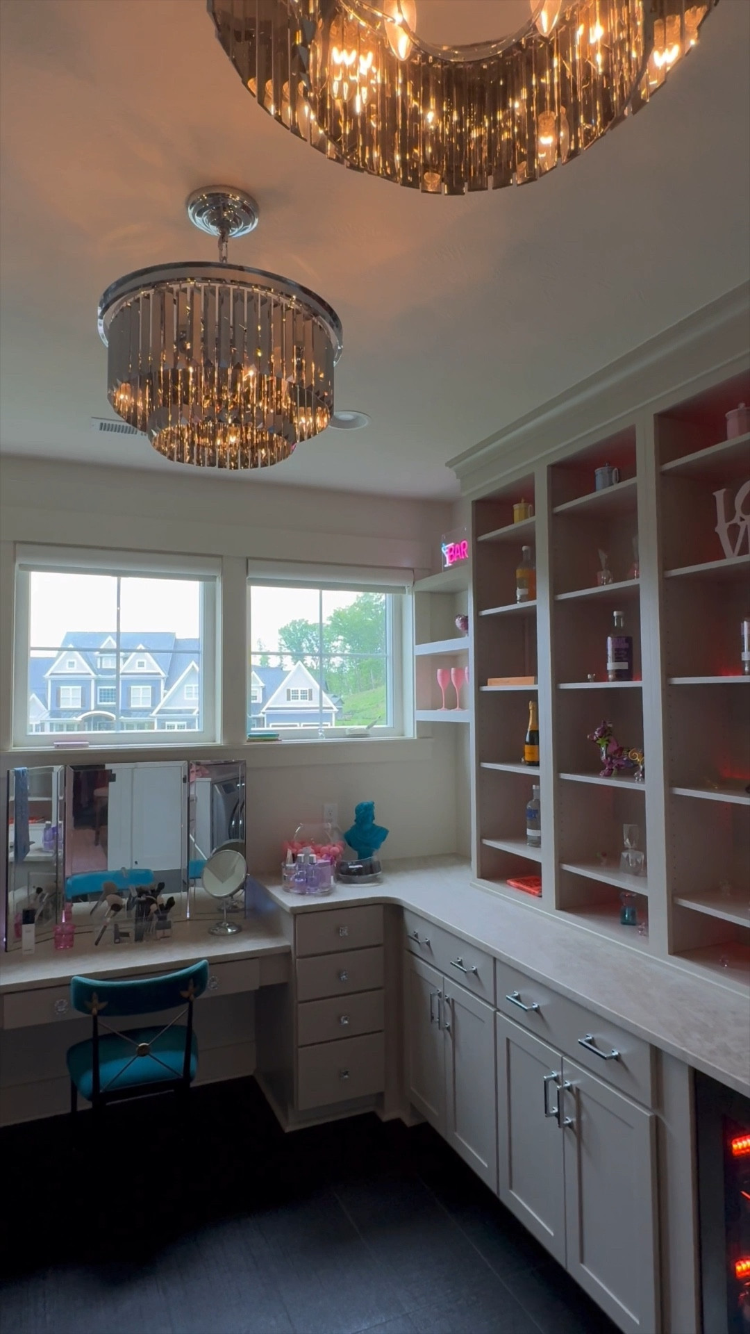 Smeg, Afloral, Rh Chandelier, GE, Ravelle, Monogram #decor #home #kitchen #Chandeliers #JonathanAdlerchair #JonathanAdler #CB2 #CowhideRug #BlackRug #CrystalChandelier #Crystal #Hermes #LTKVideo

#LTKHome #LTKStyleTip