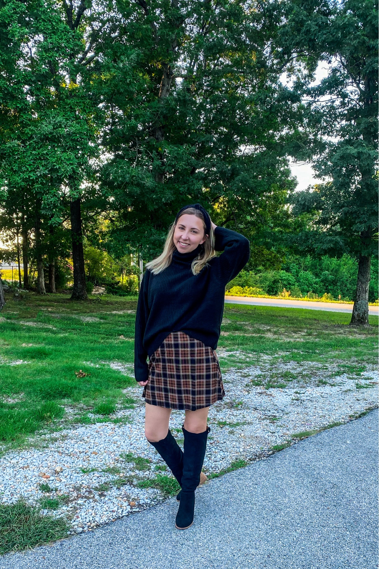 Sweater weather 🍂 small in the sweater and skirt 





H&M 
H&M sweater 
H&M turtleneck sweater 
H&M oversized turtleneck sweater
Black turtleneck sweater
Black oversized turtleneck sweater
H&M skirt 
H&M plaid skirt 
Plaid skirt 
Black plaid skirt 
Fall outfit 
Fall style 


#LTKshoecrush #LTKSeasonal #LTKstyletip