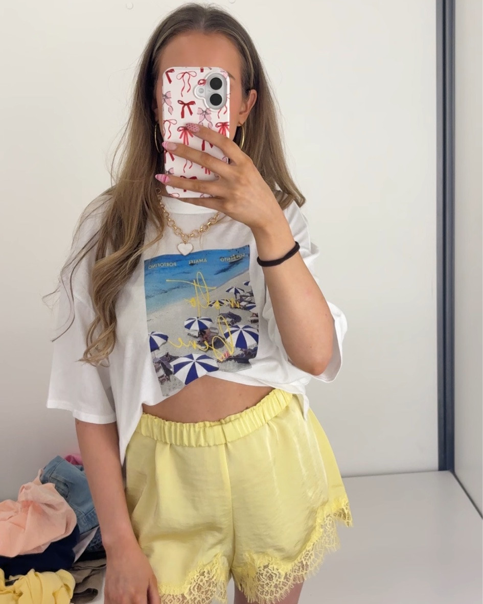 Old Navy has the cutest oversized graphic tees right know! 
.
.
#oldnavy #graphictee #oldnavyfinds #summeroutfits ￼