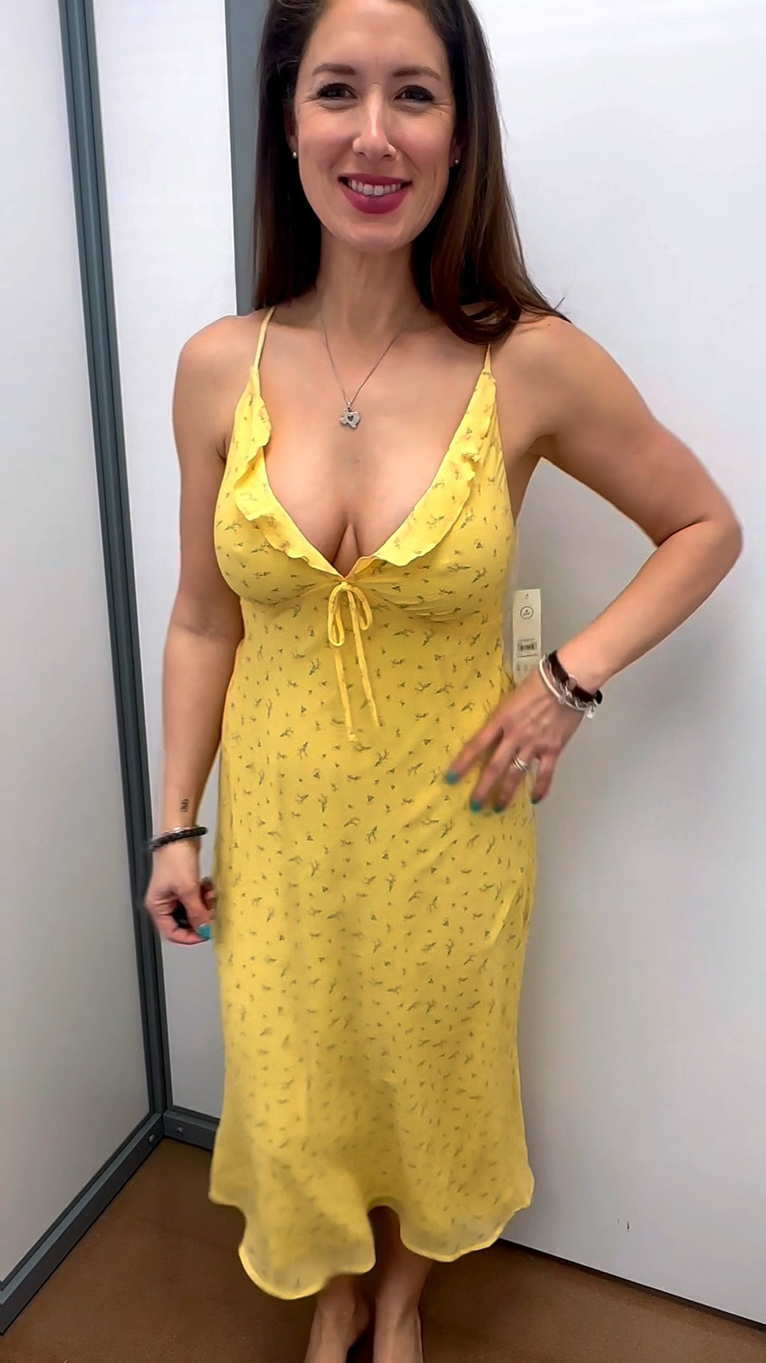 I just love the collection of spring and summer dresses that are available on my digital Daisy LTK app. Please follow on subscribe for updates! 
5’10”
38D
Large
10–12

#LTKBeauty #LTKmomlife #LTKActive