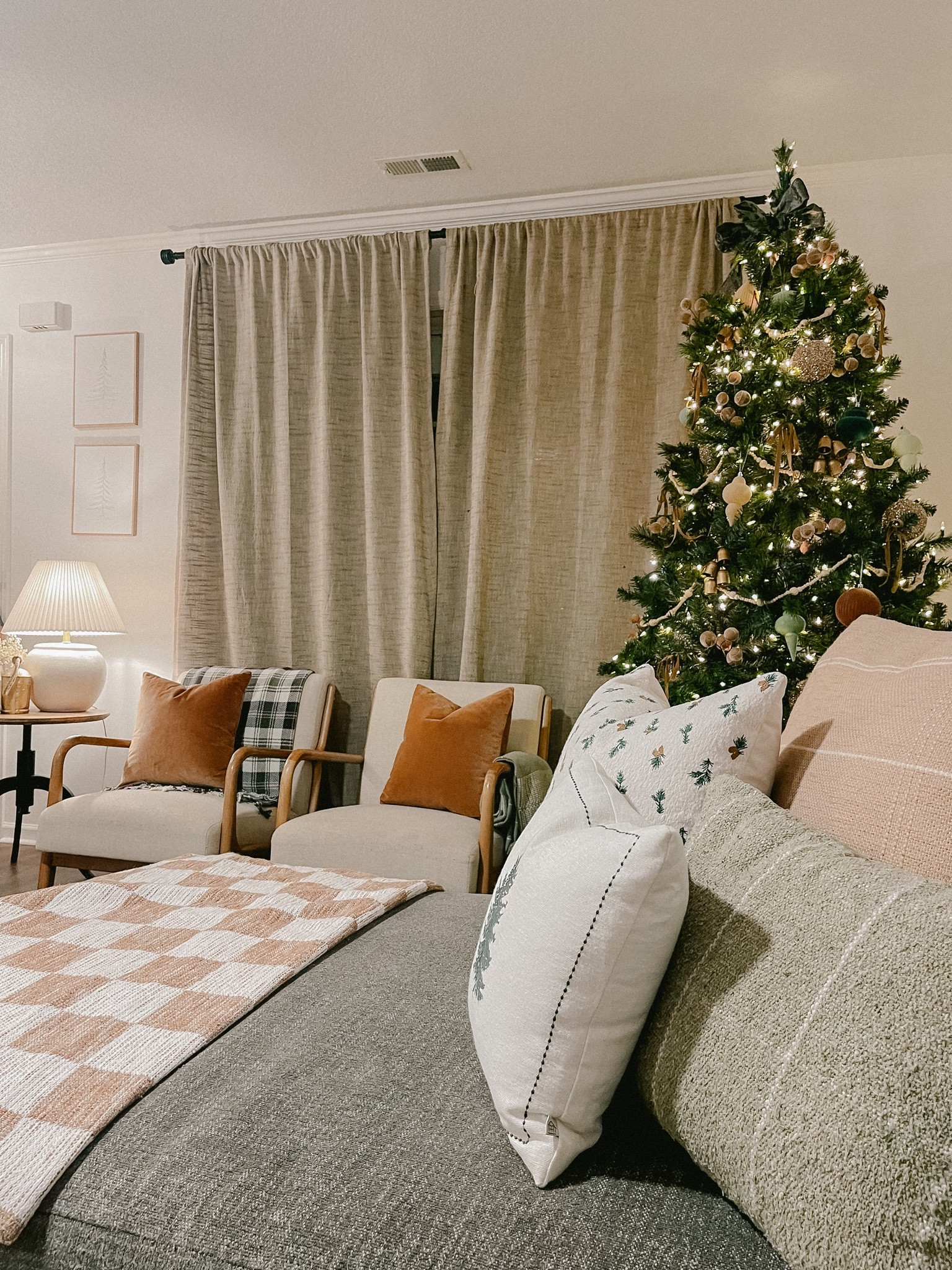 Living room Christmas. Christmas throw pillows. Neutral Christmas decor. Velvet brown pillows. Christmas tree. Neutral Christmas tree. Velvet ornaments. Checkered blanket. Accent chairs. Couch pillows. Target threshold. Studio mcgee Christmas. Holiday decor.Sale

#LTKsalealert #LTKHoliday #LTKHolidaySale