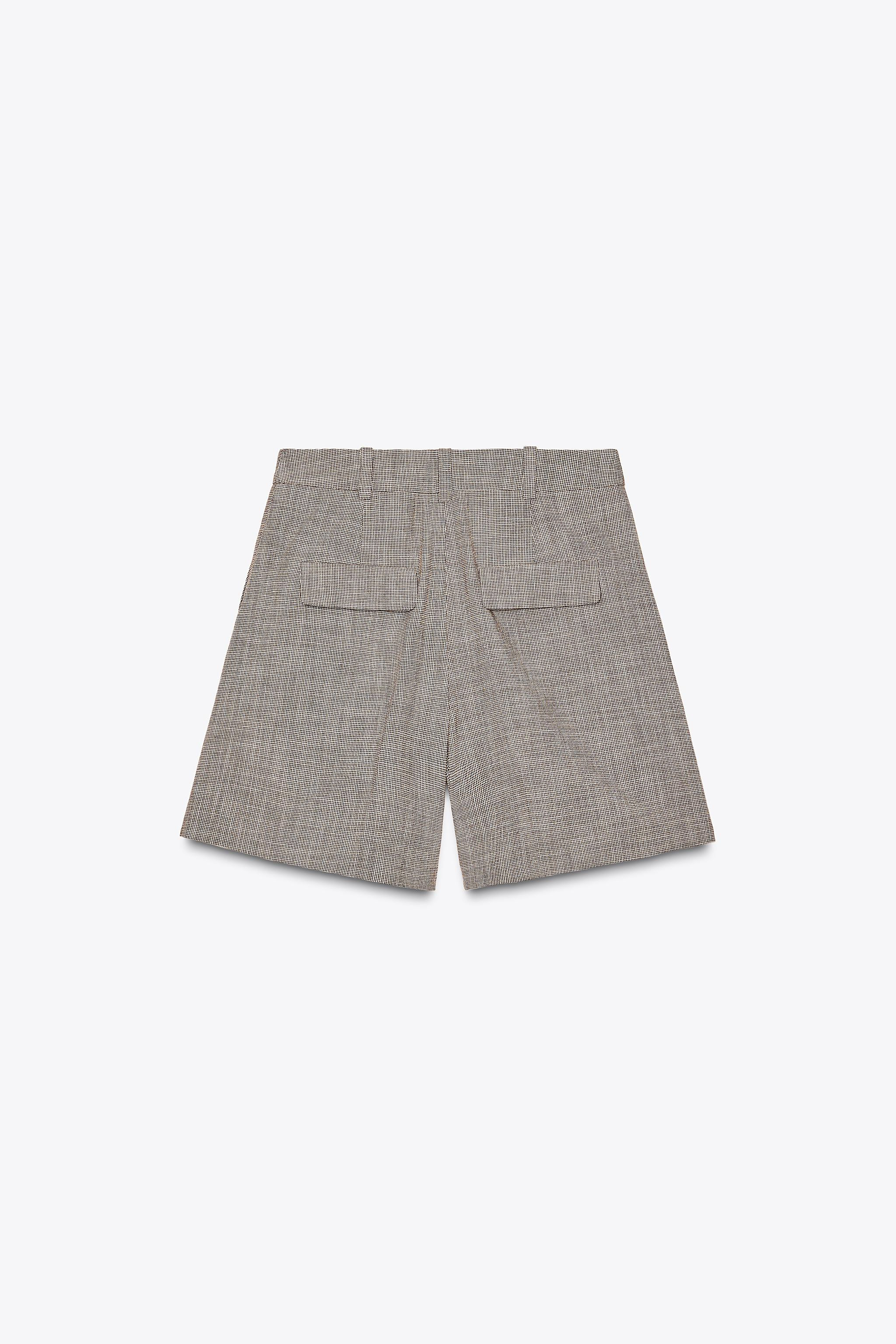 High-waisted shorts with front pleats. Front pockets and false flap back pockets. Front zip, inte... | Zara US