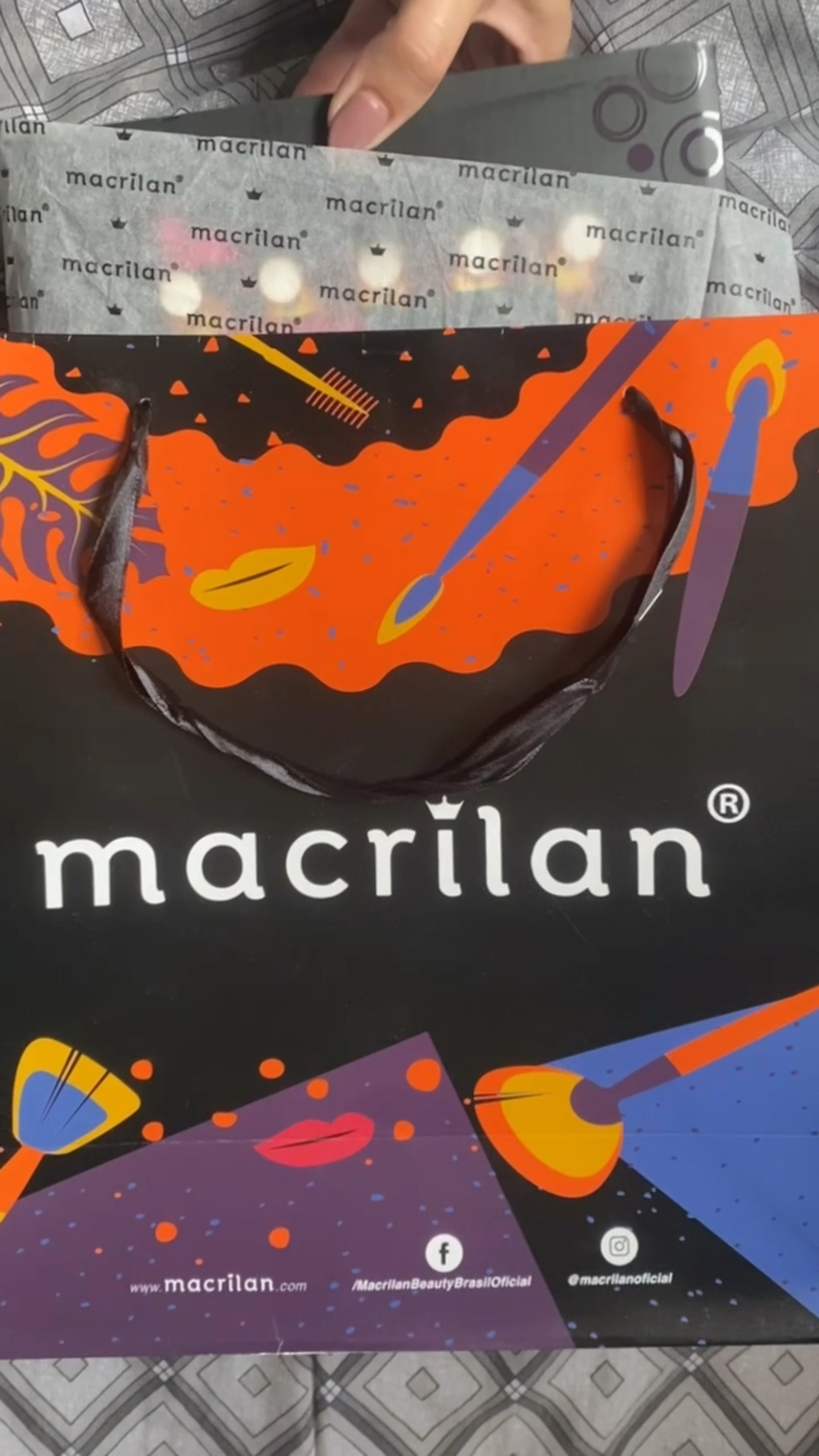 ✨Unboxing Macrilan✨ Uma marca que eu amo e super recomendo! Os pincéis são muito macios, de ótima qualidade, sem contar o custo benefício. Se você busca essas qualidades, invista nos produtos da Macrilan 🤍

#LTKbeauty #LTKVideo #LTKbrasil