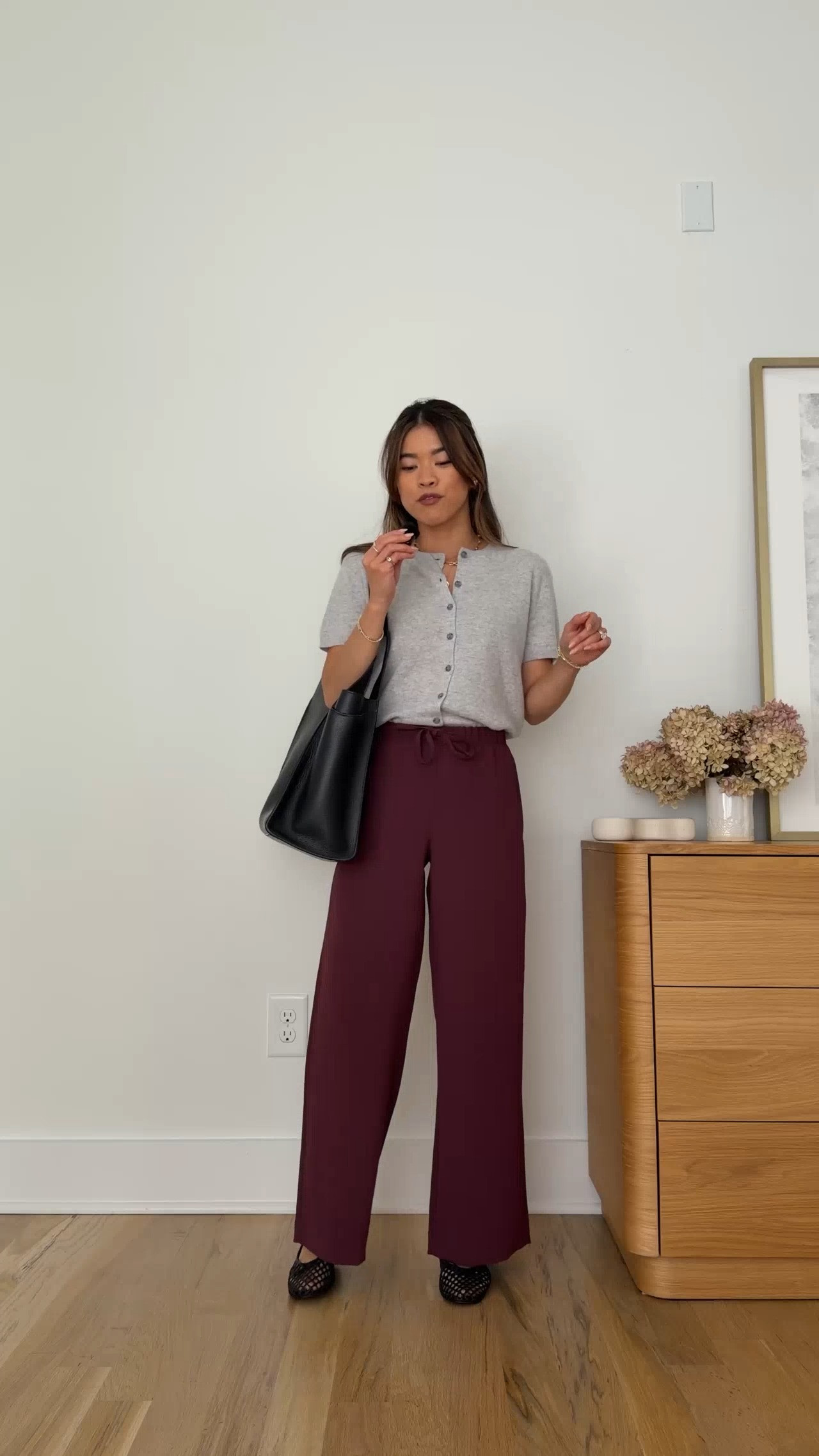 I love this lightweight cardigan from @Aritzia for autumn! It’s so cozy but not too hot.

Sizing info:
-Aritzia The Lodge Pant Crepette Short (2XS in Gala Plum) 
-Aritzia Bare Chasmere Noteworthy Shortsleeve Cardigan (Small in Heather Chrome) 

Aritzia best sellers, best pieces from Aritzia for petite, Aritzia work pants for petite, what pants from Aritzia will fit if youre petite, Petite style guide, how to dress if you’re petite, Petite style, petite fashion, mom outfit, mom style, petite pants, petite outfit ideas, petite outfits, best pants for petite, petite fall pants, spring style, spring outfits, fall style, fall outfits, vacation outfits, Aritzia pants for petite, Aritzia try on,

#LTKootd #LTKPetite #LTKWorkwear