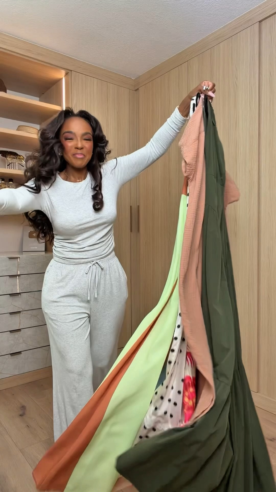 Hi Babes! ☀️👗

Sharing some of my favorite summer dresses that are perfect for everything from vacations to brunch dates! Whether you love bold prints, neutrals, or effortless everyday styles, there's something here for everyone.

✨ In This Collection:
• Vacation-ready maxi dresses
• Flattering everyday styles
• Brunch & date night looks
• Lightweight summer favorites
• Easy outfits you can dress up or down

Every piece is true to size, comfortable, and perfect for staying stylish all season long.

Everything is linked below!

xx, Kira | IG: KirasFashionFinds

Measurements:
Kira: 5'4" | Size Small | 140 lbs