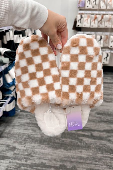 Found the cutest $10 holiday gift of the season 🎄🎁🎯❤️ Found these adorable checkered slippers and I’m definitely going to have to gift them to myself too 😂🙌🏼

🎁Follow me for more affordable holiday gifting ideas for this season 🎁

#LTKGiftGuide #LTKHoliday #LTKSeasonal
