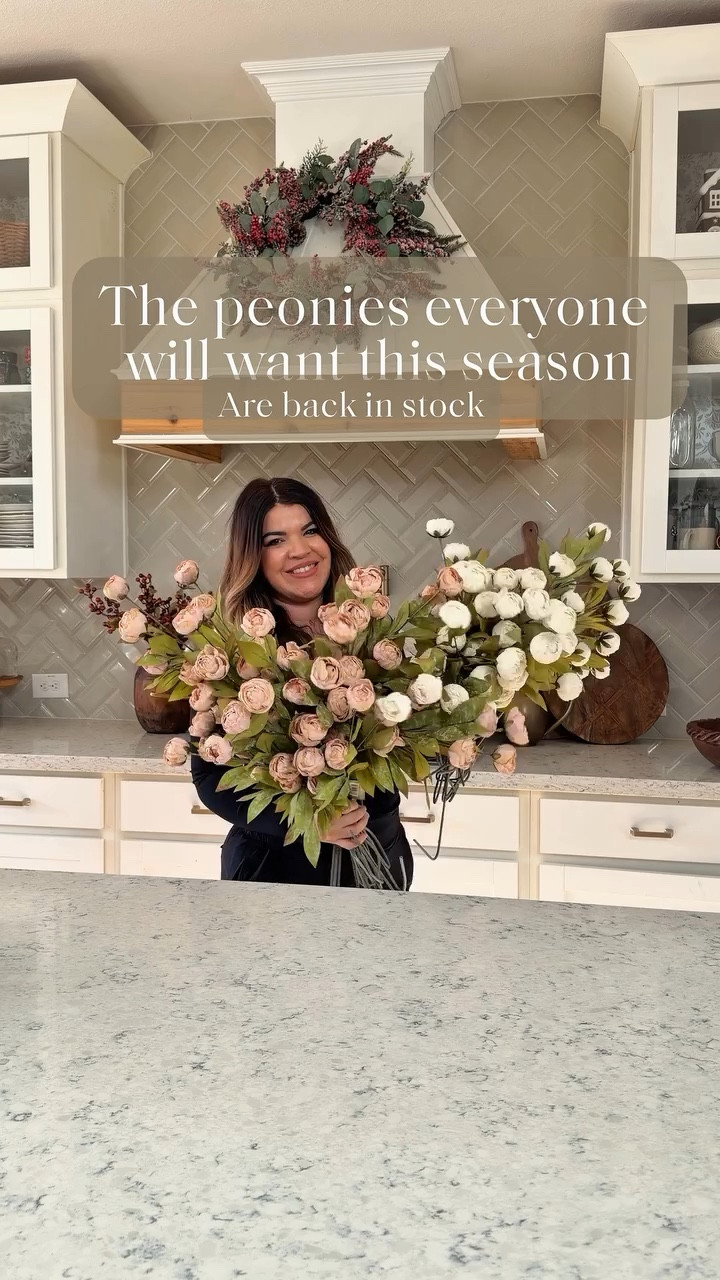 Comment Flowers for links!! Exact stems and similar are linked!
The peonies everyone will copy this season
Full, soft, and incredibly realistic these faux peonies are the easiest way to elevate your home decor without the maintenance of real flowers.
If you’re styling a kitchen island, coffee table, or entryway, peonies instantly add height, texture, and that high-end look that makes a space feel finished. These are the same peonies that went viral, sold out, and keep getting restocked which is why I’m sharing them now.
I linked the exact peonies I use so you can grab them before they sell out again.
Save this for later!